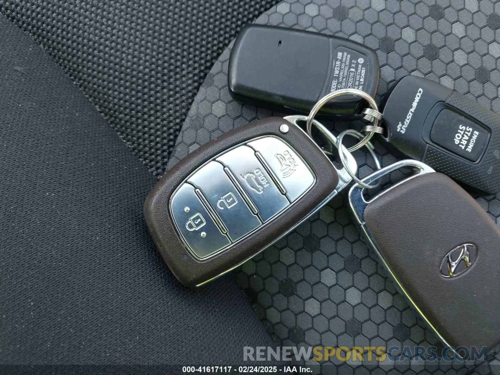 11 Photograph of a damaged car KMHC65LC8KU119579 HYUNDAI IONIQ HYBRID 2019