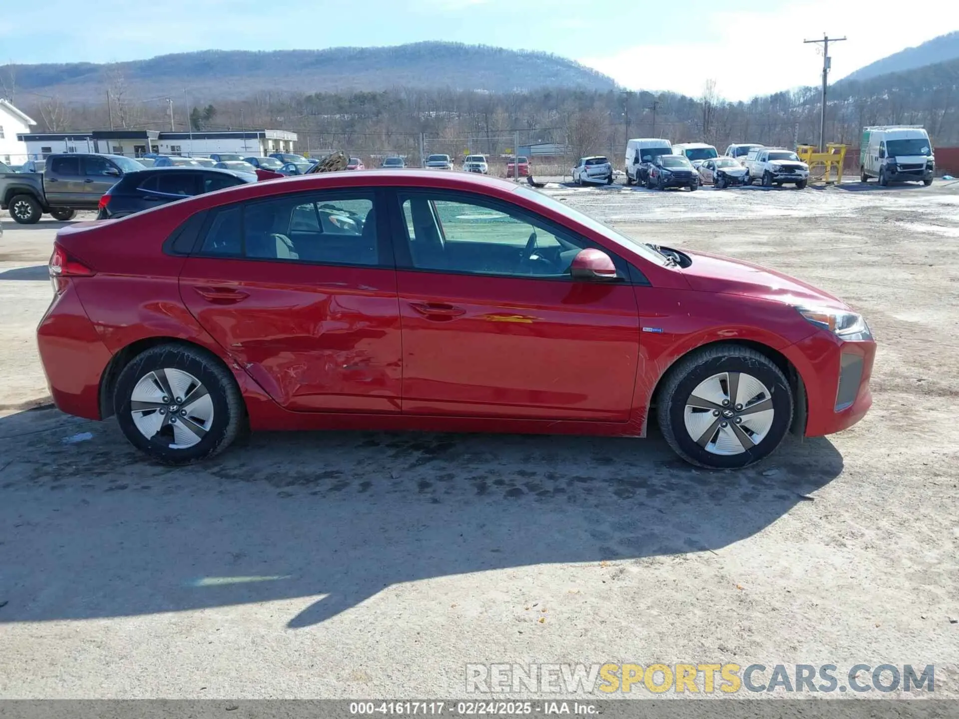 13 Photograph of a damaged car KMHC65LC8KU119579 HYUNDAI IONIQ HYBRID 2019