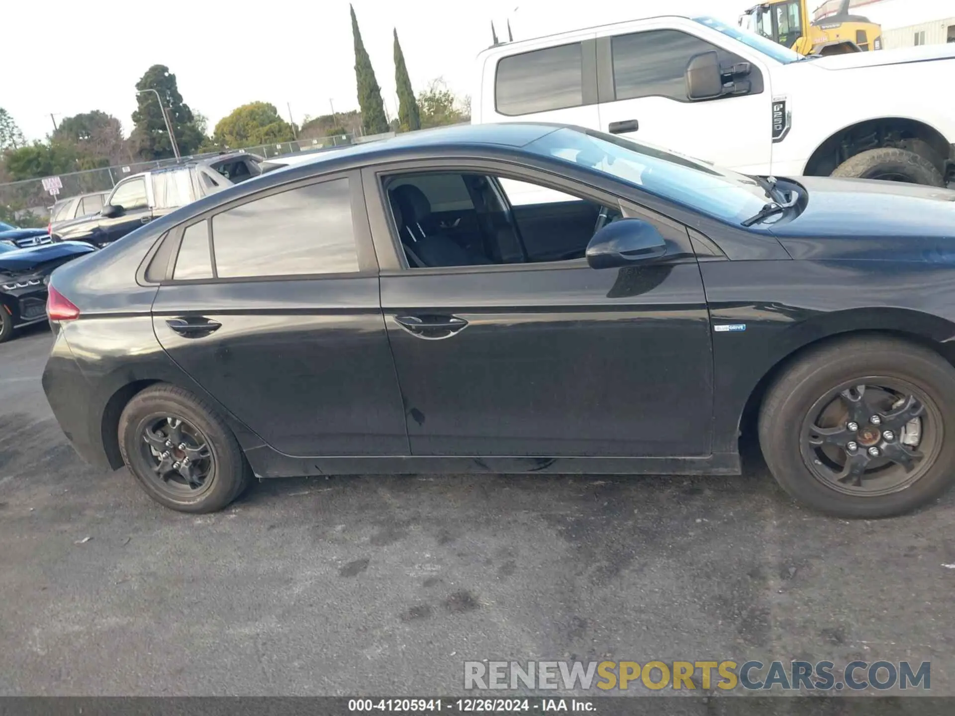 13 Photograph of a damaged car KMHC65LC8KU169673 HYUNDAI IONIQ HYBRID 2019