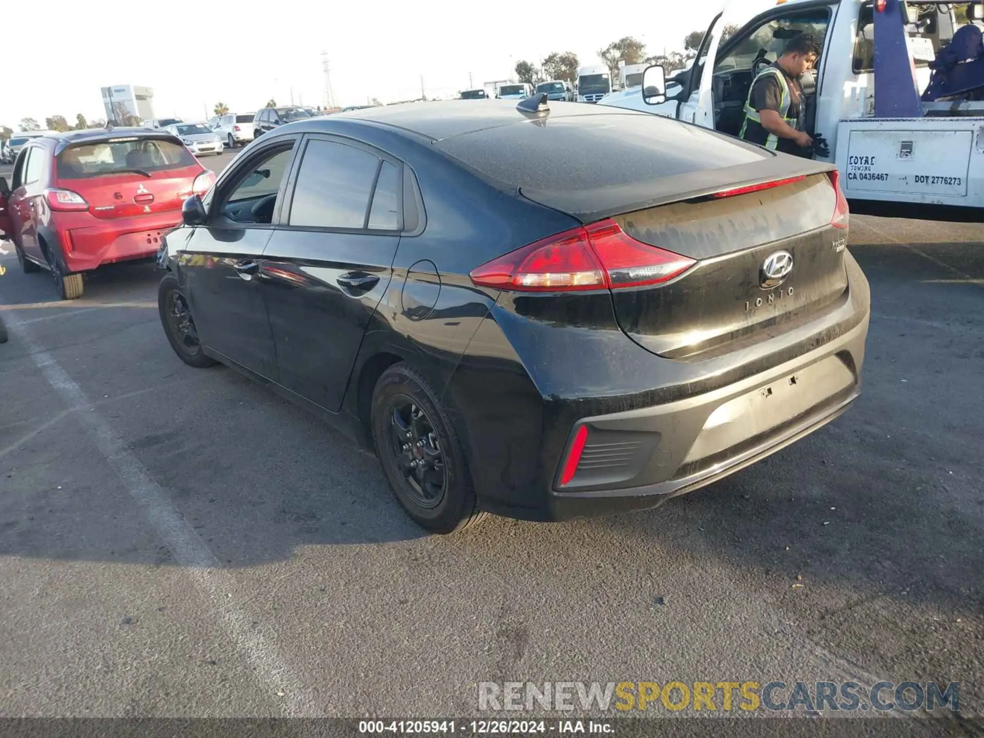 3 Photograph of a damaged car KMHC65LC8KU169673 HYUNDAI IONIQ HYBRID 2019