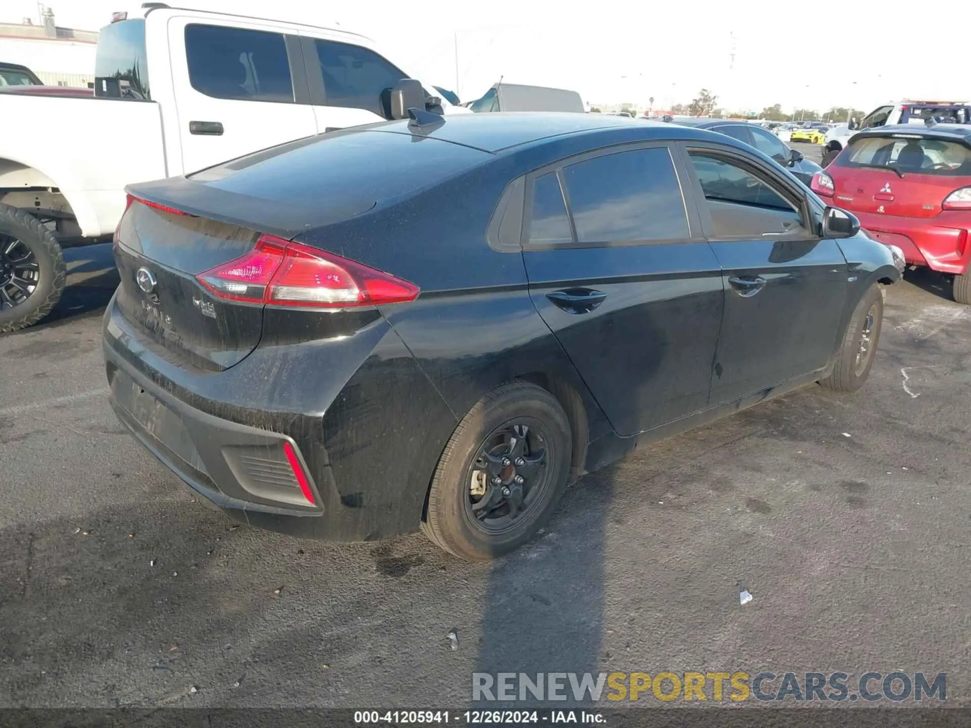 4 Photograph of a damaged car KMHC65LC8KU169673 HYUNDAI IONIQ HYBRID 2019