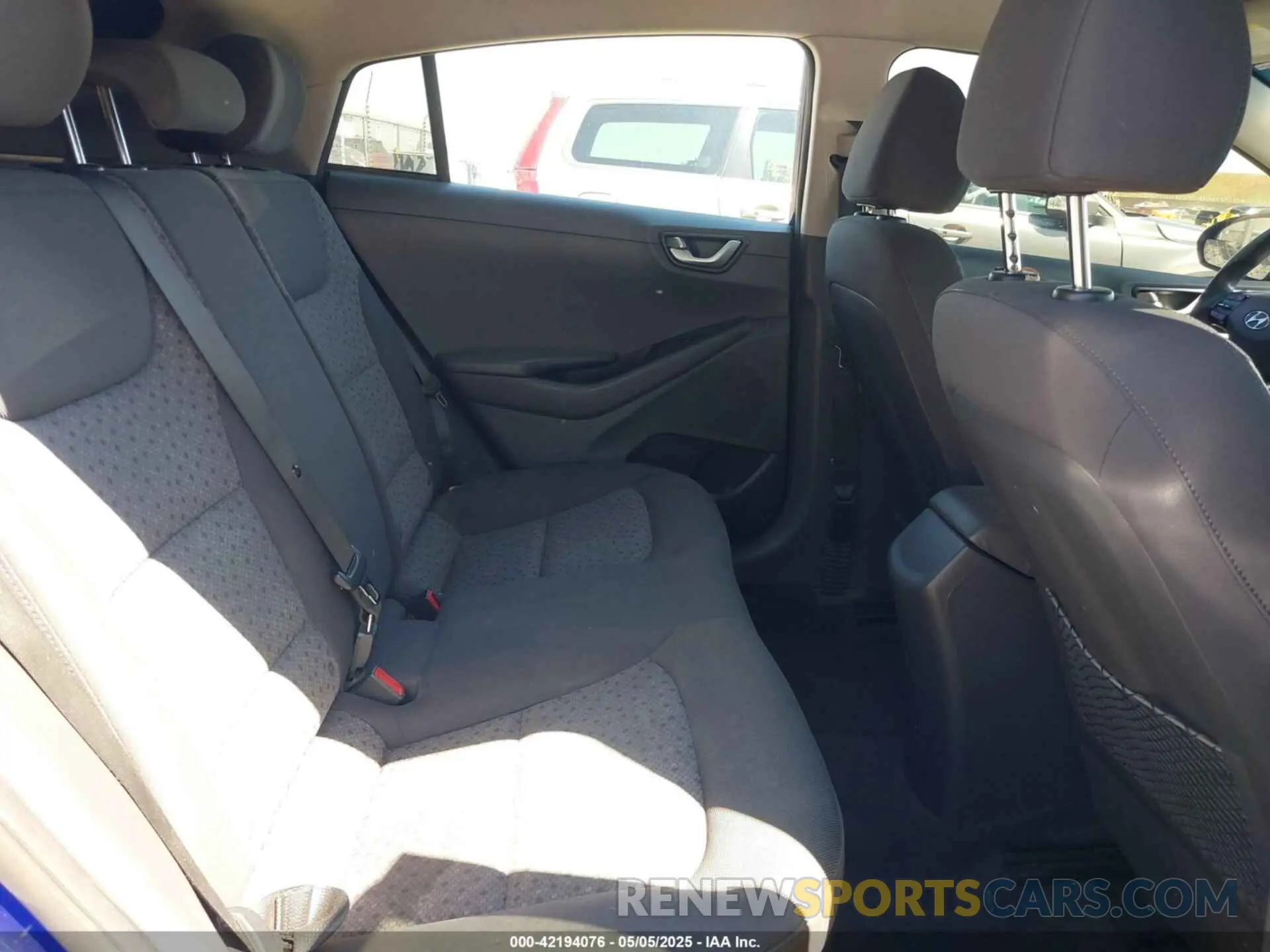 8 Photograph of a damaged car KMHC65LC8KU170791 HYUNDAI IONIQ HYBRID 2019
