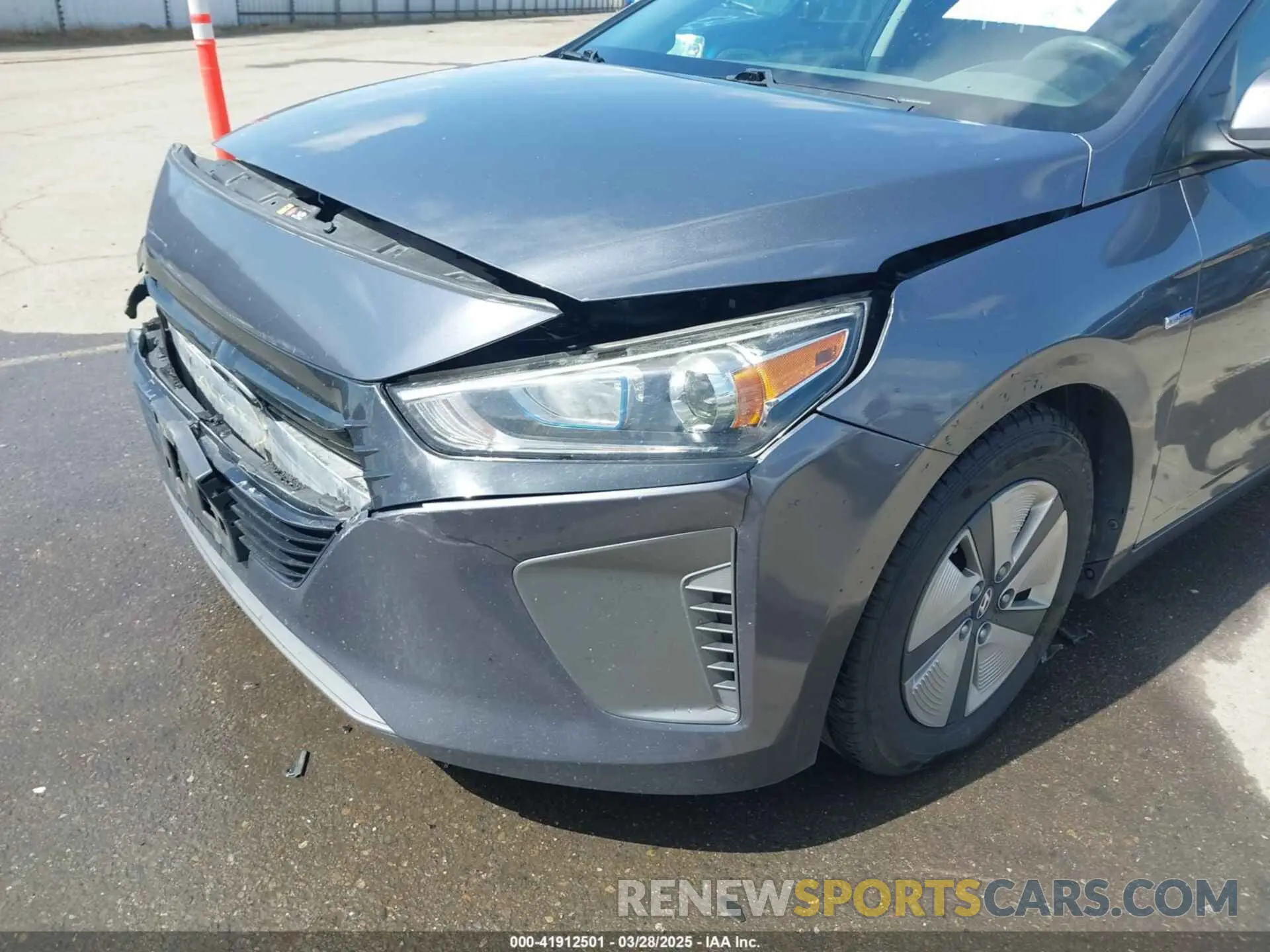 18 Photograph of a damaged car KMHC65LCXKU125030 HYUNDAI IONIQ HYBRID 2019