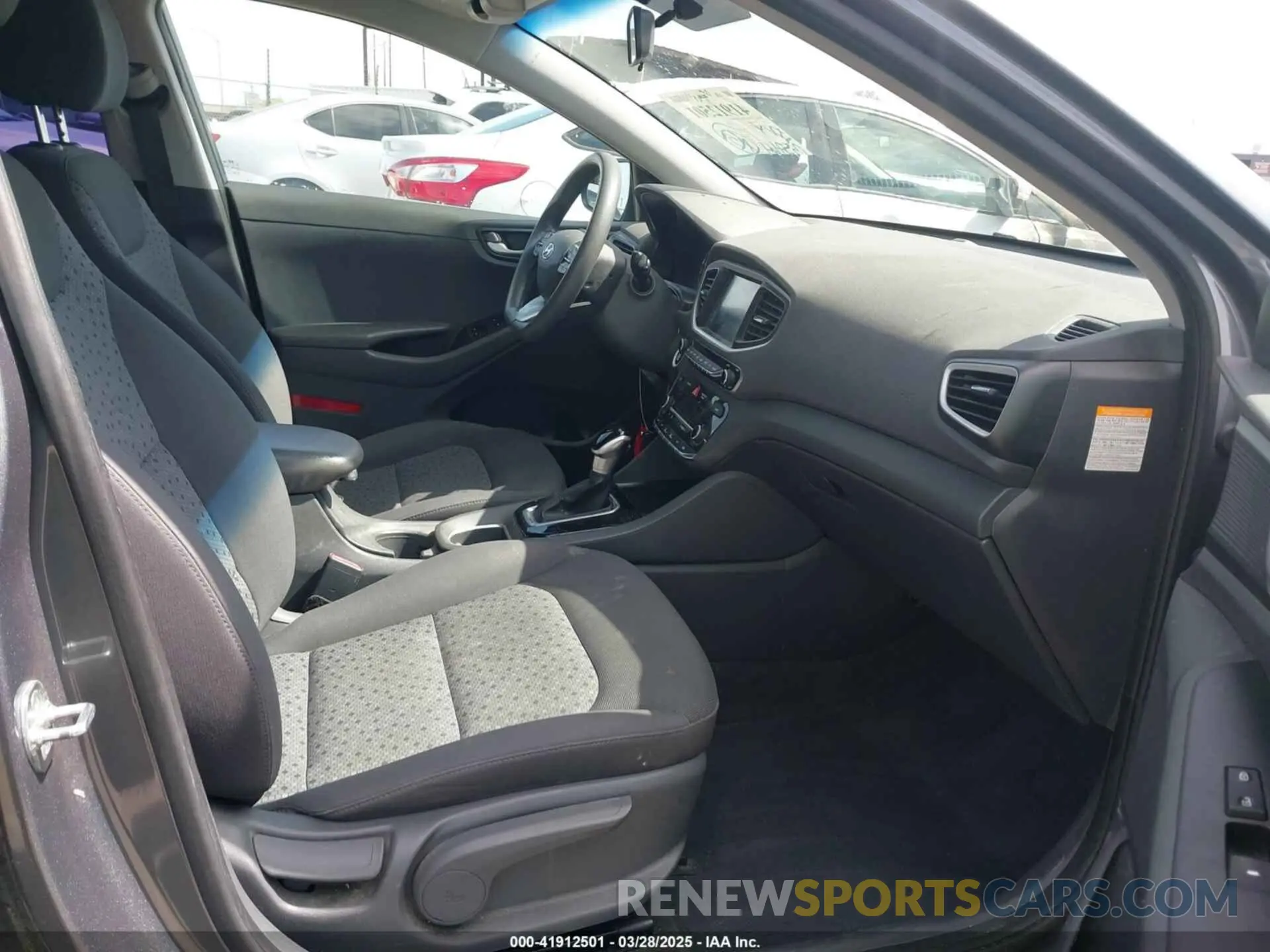 5 Photograph of a damaged car KMHC65LCXKU125030 HYUNDAI IONIQ HYBRID 2019