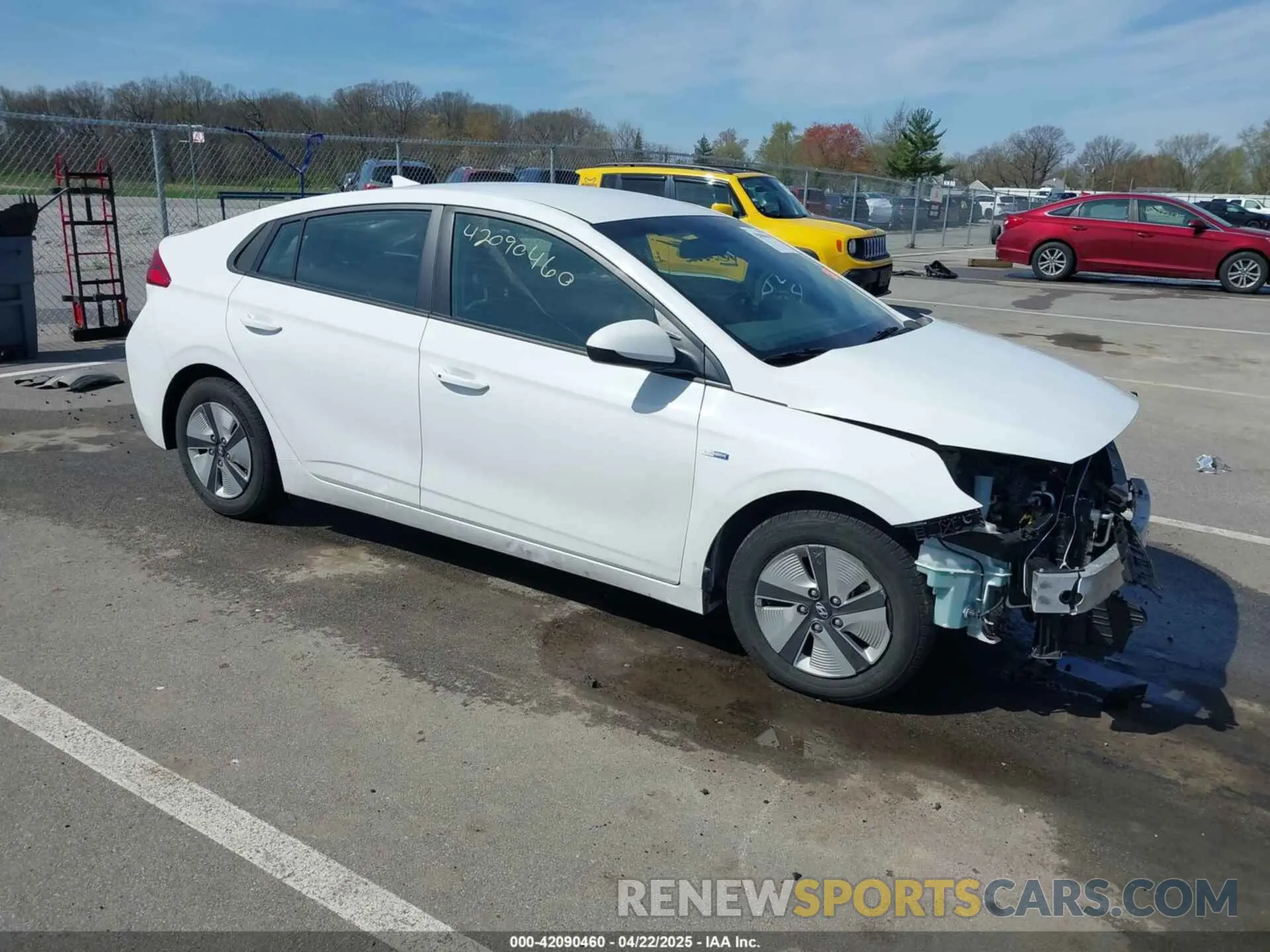 1 Photograph of a damaged car KMHC65LCXKU166533 HYUNDAI IONIQ HYBRID 2019