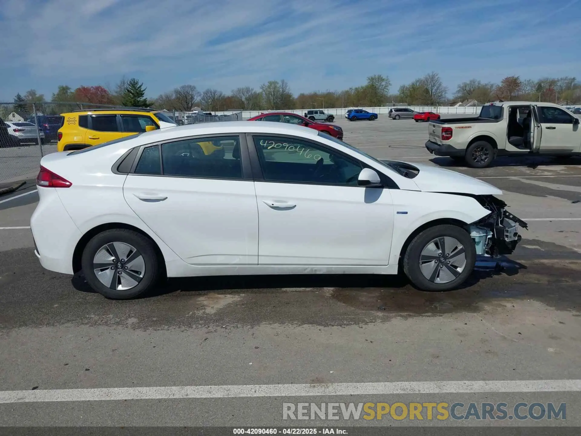 12 Photograph of a damaged car KMHC65LCXKU166533 HYUNDAI IONIQ HYBRID 2019