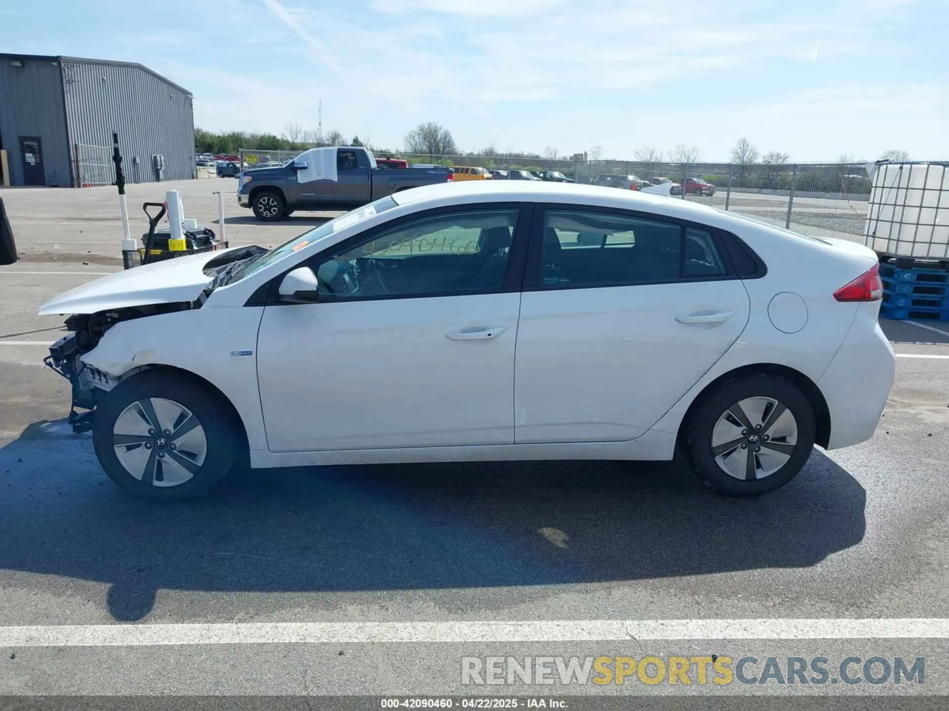 13 Photograph of a damaged car KMHC65LCXKU166533 HYUNDAI IONIQ HYBRID 2019