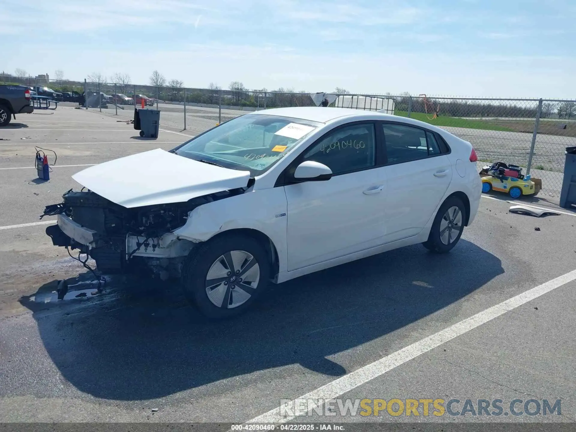 2 Photograph of a damaged car KMHC65LCXKU166533 HYUNDAI IONIQ HYBRID 2019