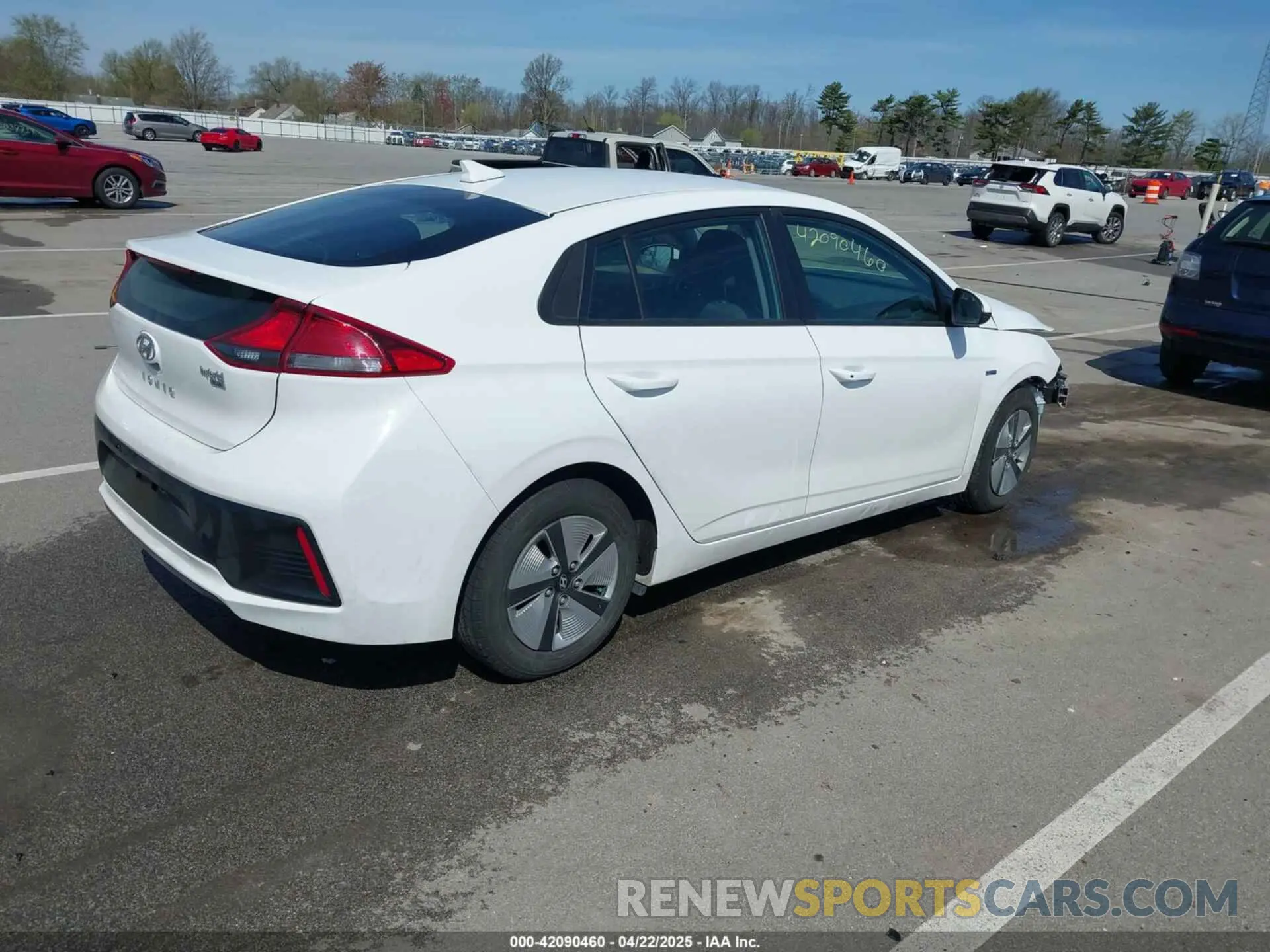 4 Photograph of a damaged car KMHC65LCXKU166533 HYUNDAI IONIQ HYBRID 2019