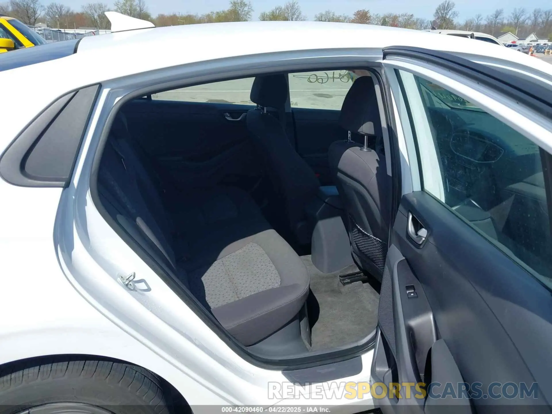 8 Photograph of a damaged car KMHC65LCXKU166533 HYUNDAI IONIQ HYBRID 2019