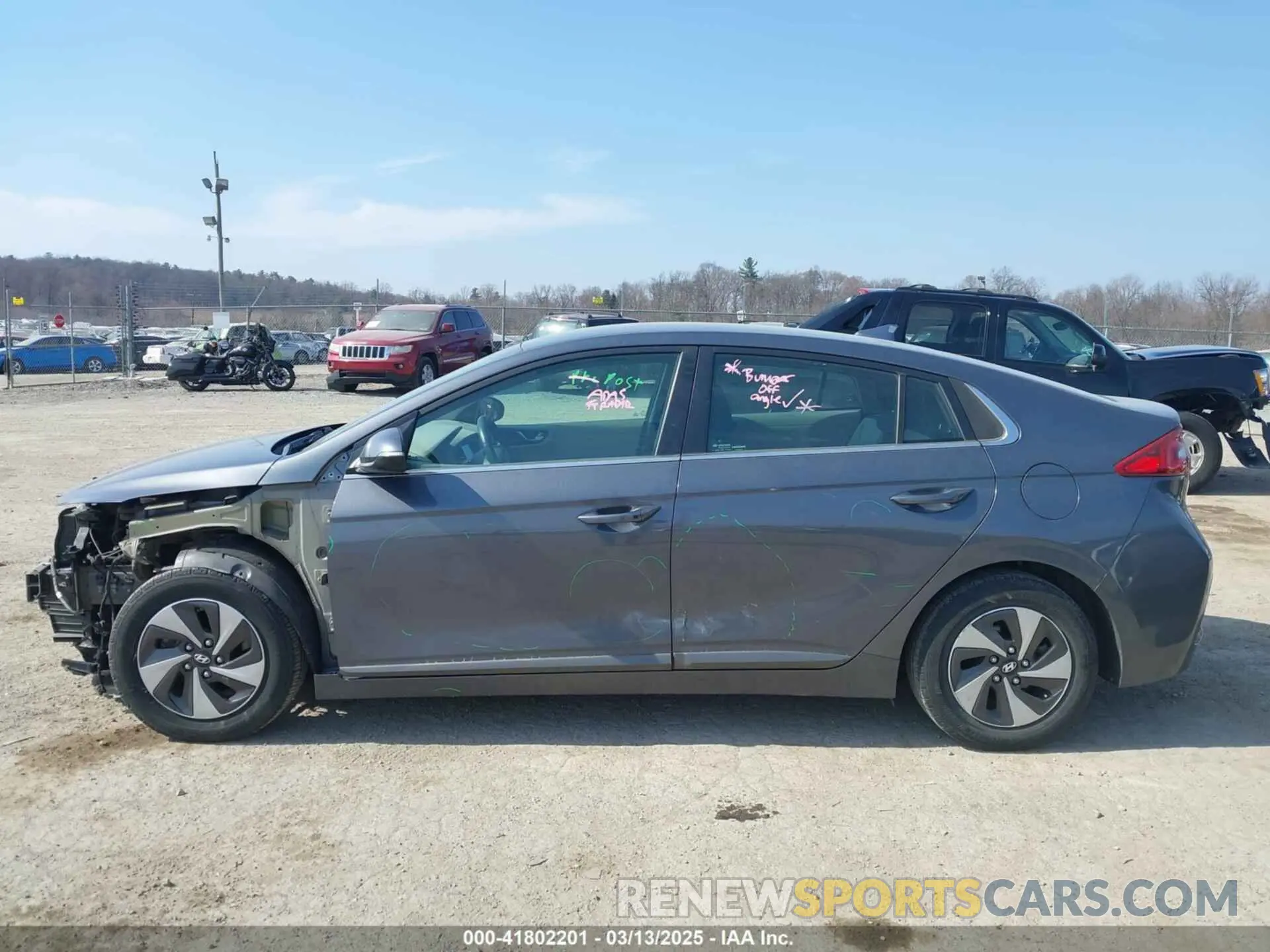 14 Photograph of a damaged car KMHC75LC1KU134132 HYUNDAI IONIQ HYBRID 2019