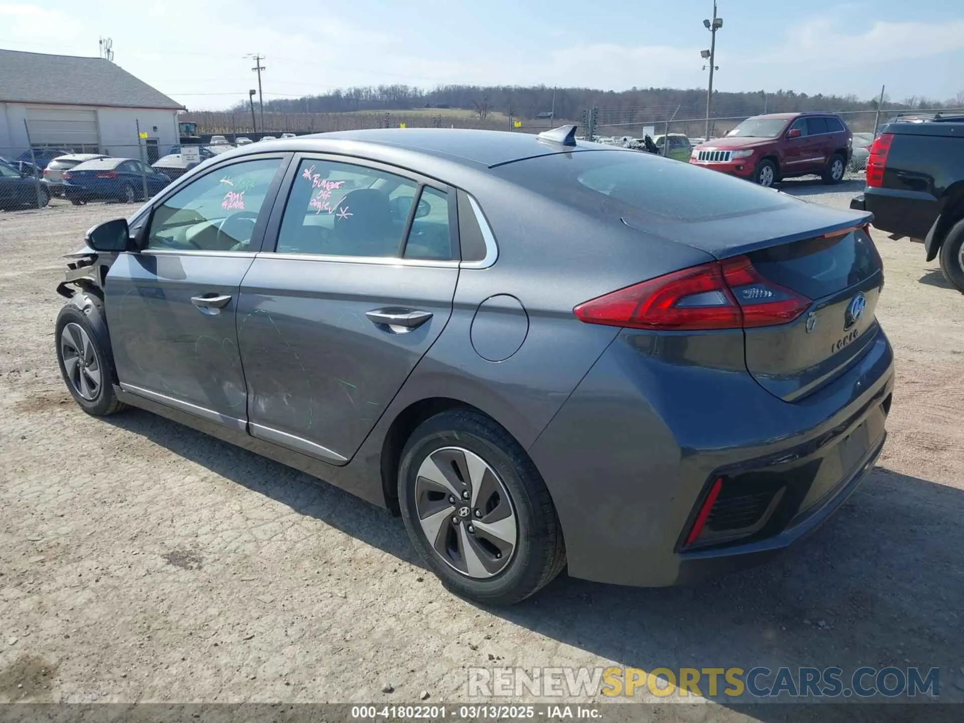 3 Photograph of a damaged car KMHC75LC1KU134132 HYUNDAI IONIQ HYBRID 2019