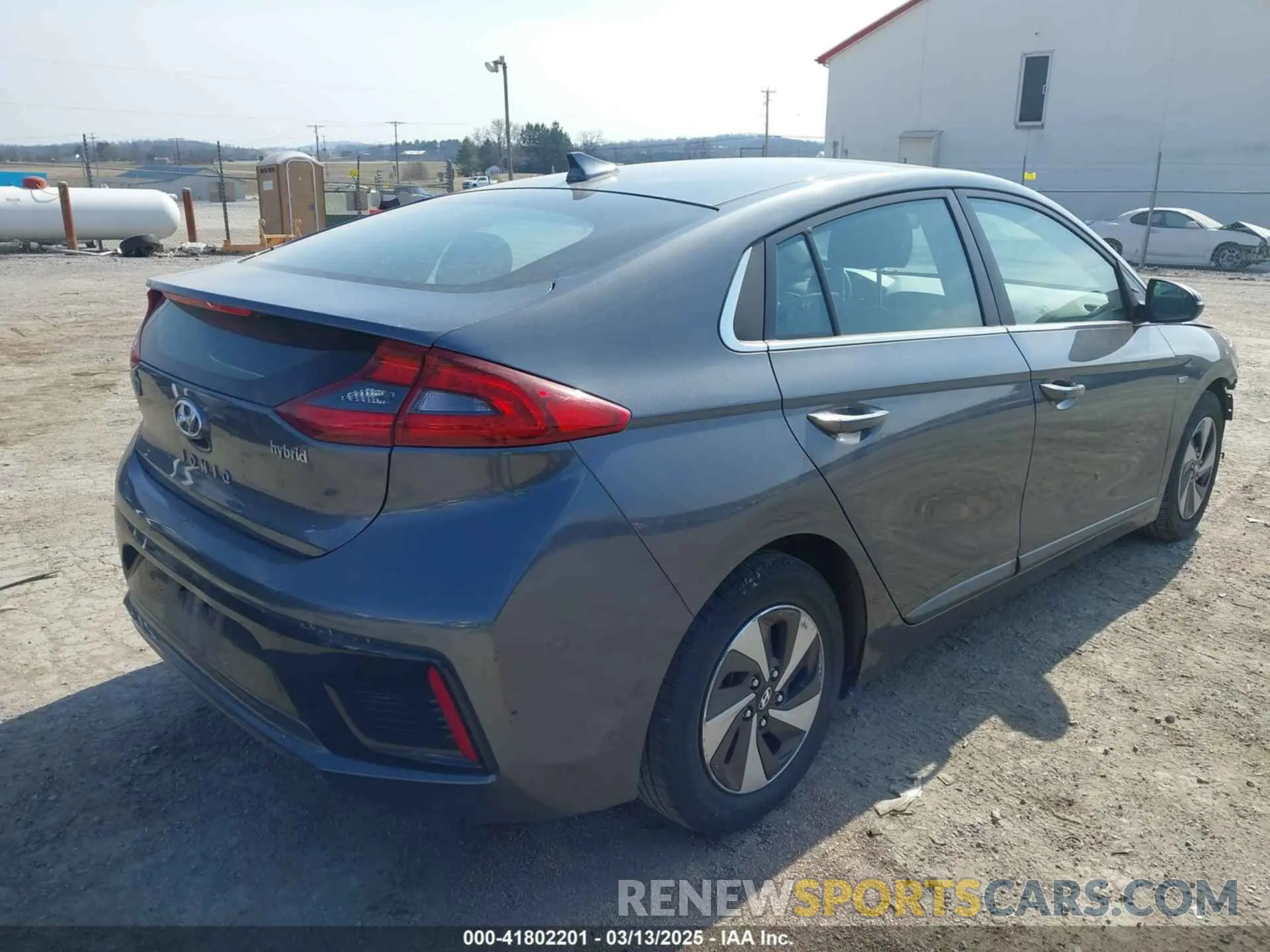 4 Photograph of a damaged car KMHC75LC1KU134132 HYUNDAI IONIQ HYBRID 2019