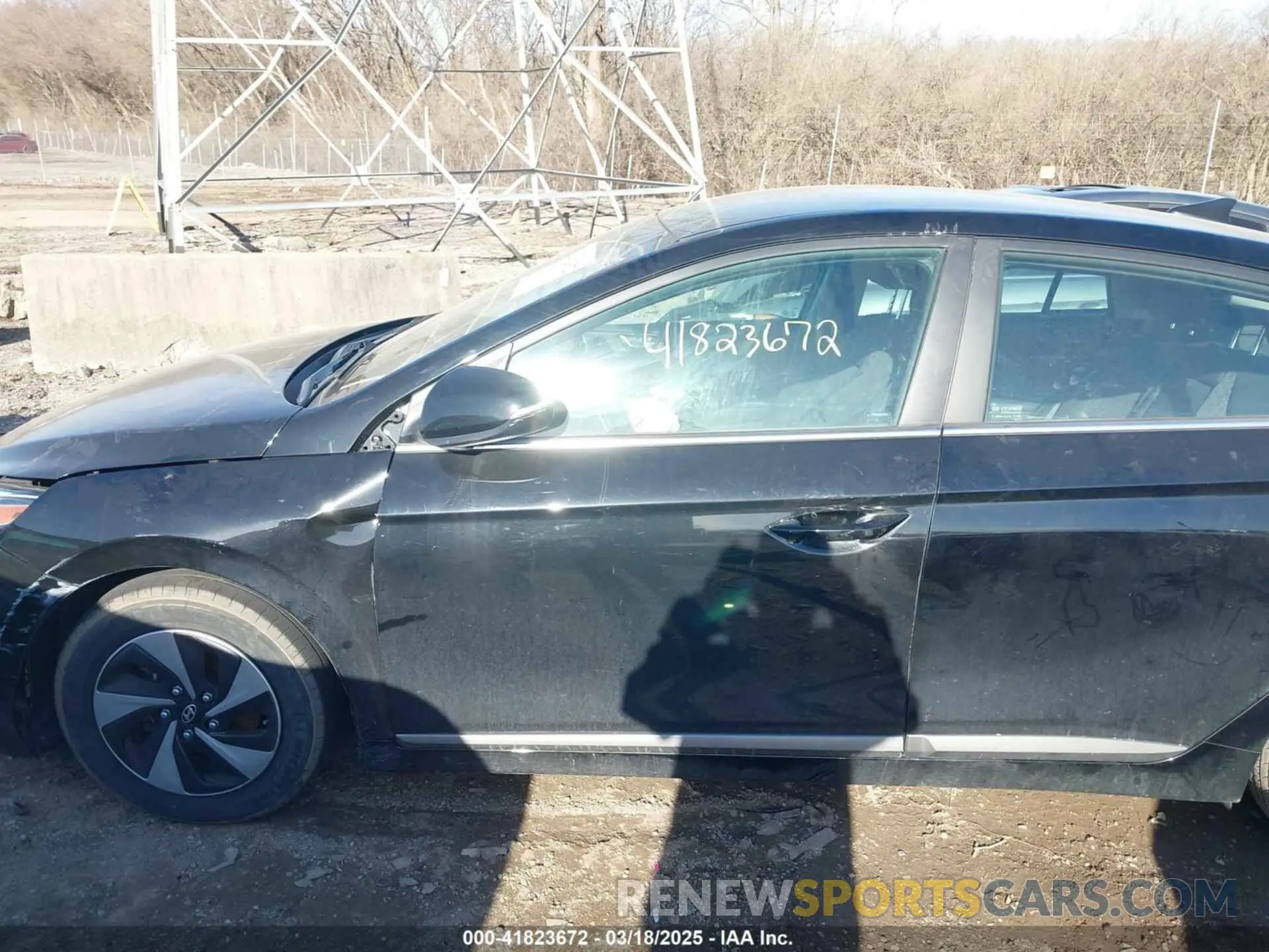 14 Photograph of a damaged car KMHC75LC1KU140559 HYUNDAI IONIQ HYBRID 2019