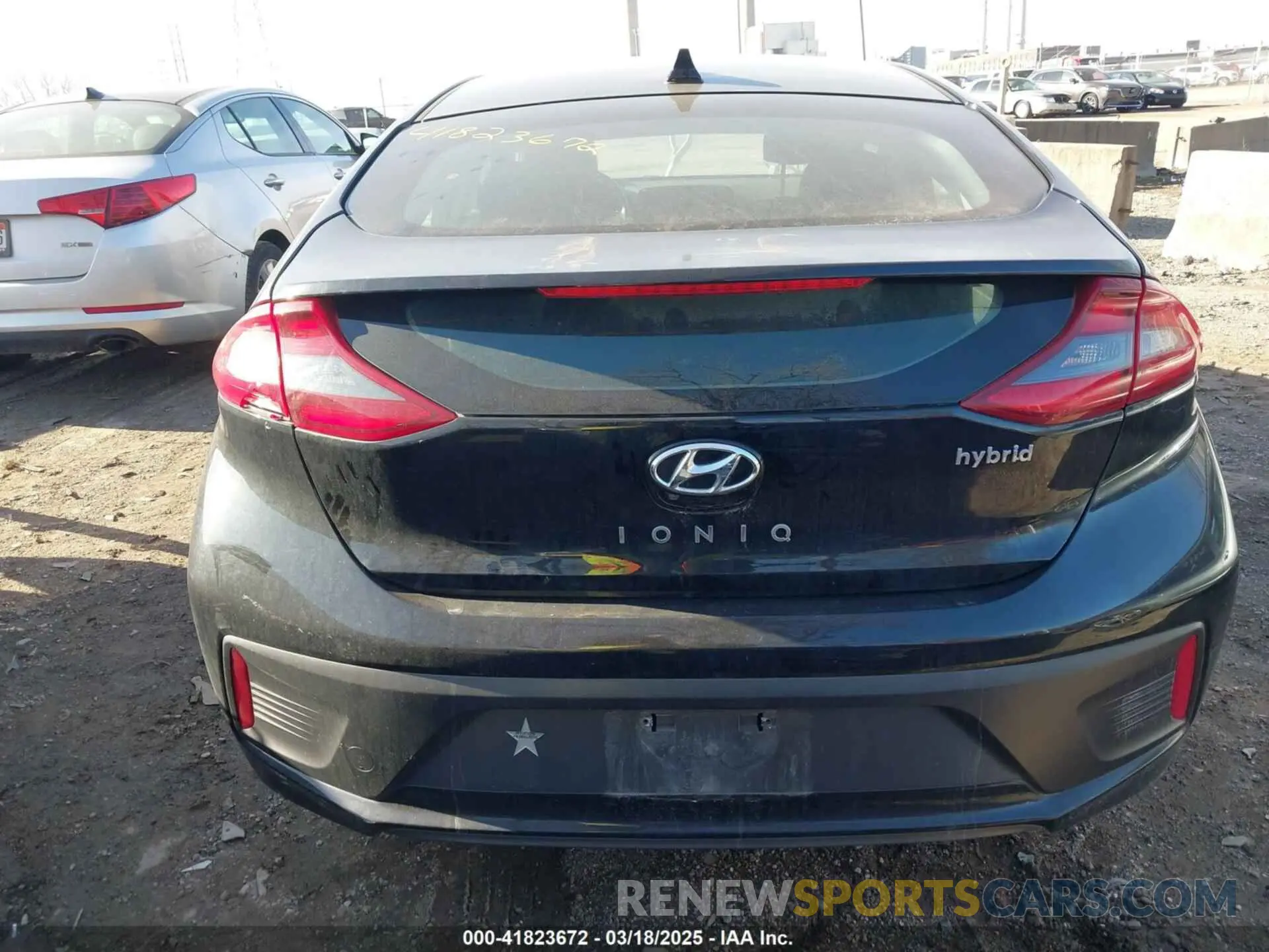 16 Photograph of a damaged car KMHC75LC1KU140559 HYUNDAI IONIQ HYBRID 2019