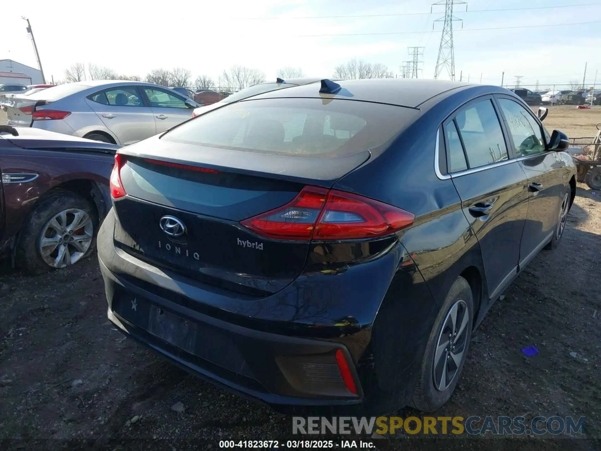 4 Photograph of a damaged car KMHC75LC1KU140559 HYUNDAI IONIQ HYBRID 2019