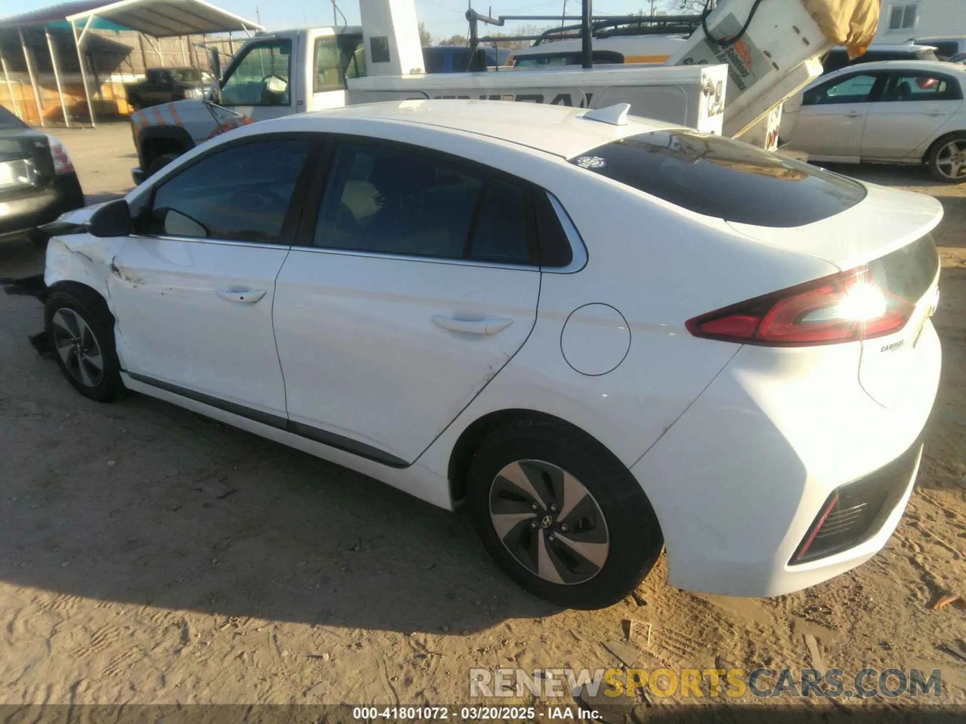 3 Photograph of a damaged car KMHC75LC2KU125357 HYUNDAI IONIQ HYBRID 2019