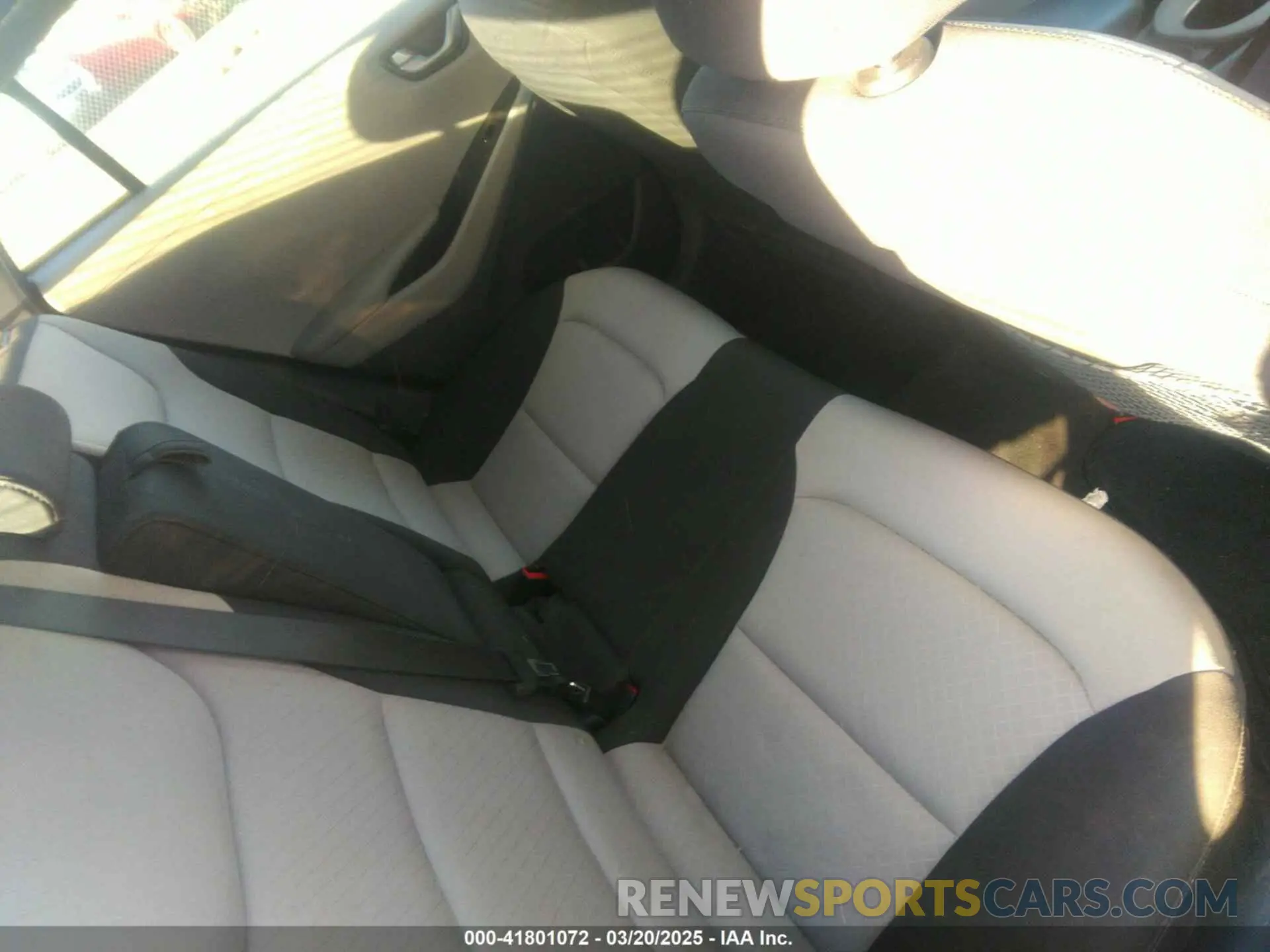8 Photograph of a damaged car KMHC75LC2KU125357 HYUNDAI IONIQ HYBRID 2019