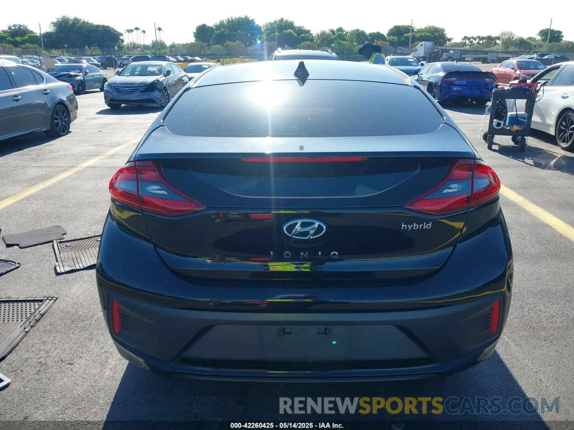 17 Photograph of a damaged car KMHC75LC3KU105621 HYUNDAI IONIQ HYBRID 2019