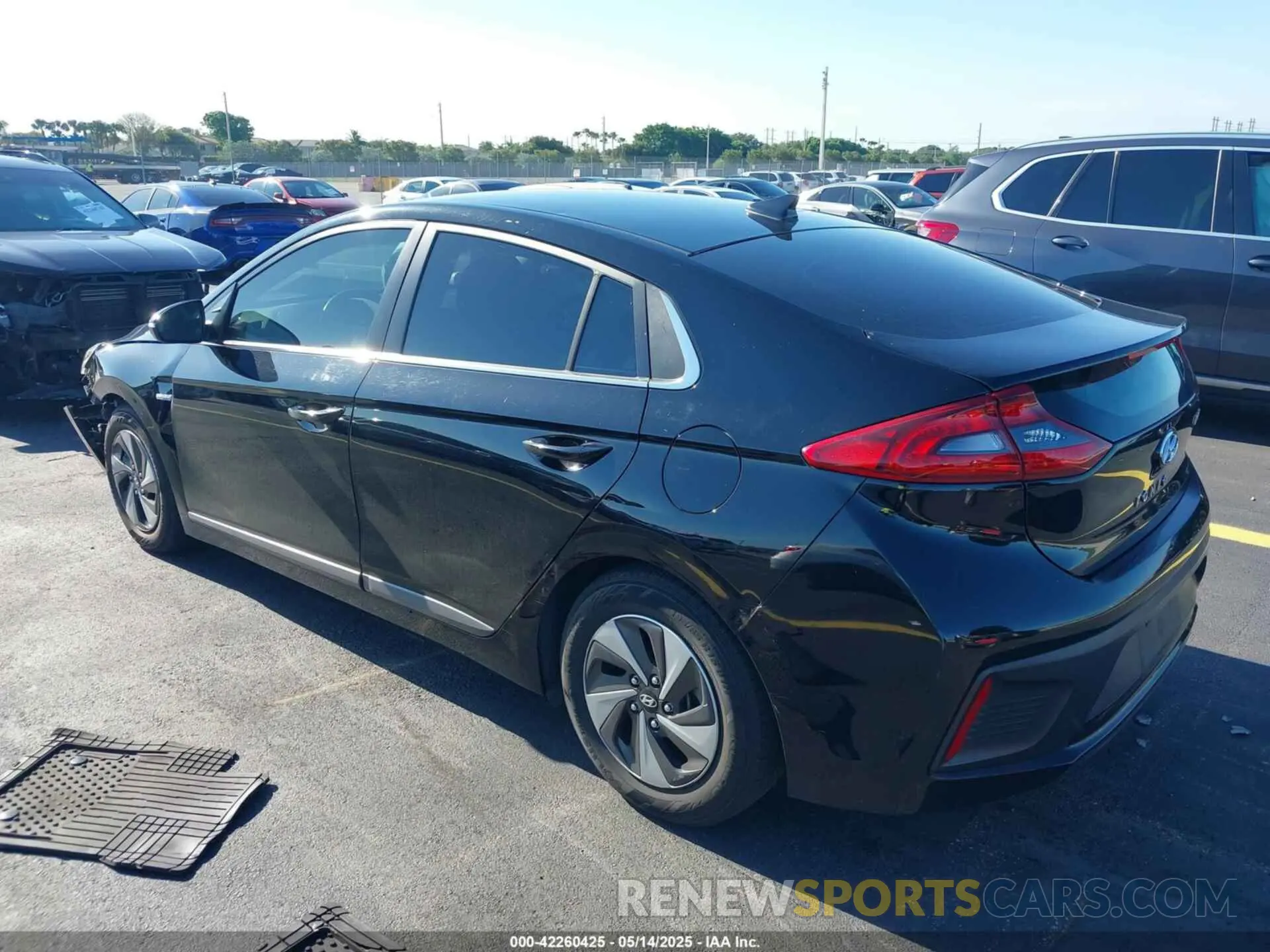 3 Photograph of a damaged car KMHC75LC3KU105621 HYUNDAI IONIQ HYBRID 2019
