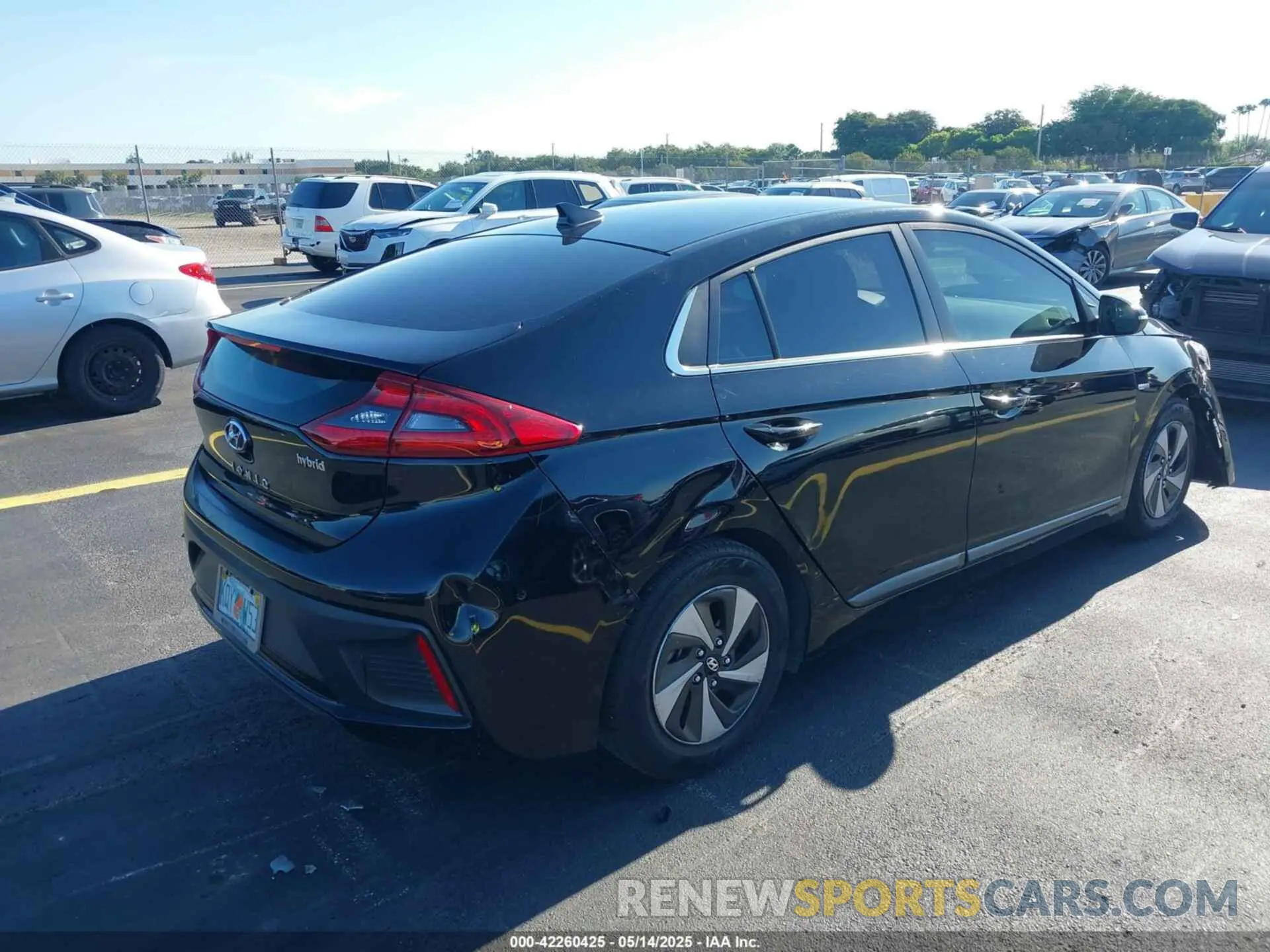 4 Photograph of a damaged car KMHC75LC3KU105621 HYUNDAI IONIQ HYBRID 2019