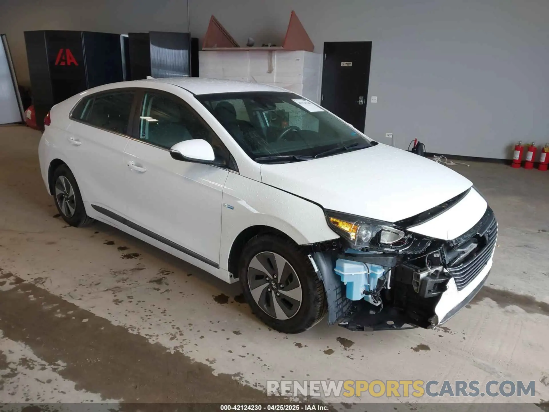 1 Photograph of a damaged car KMHC75LC5KU111145 HYUNDAI IONIQ HYBRID 2019