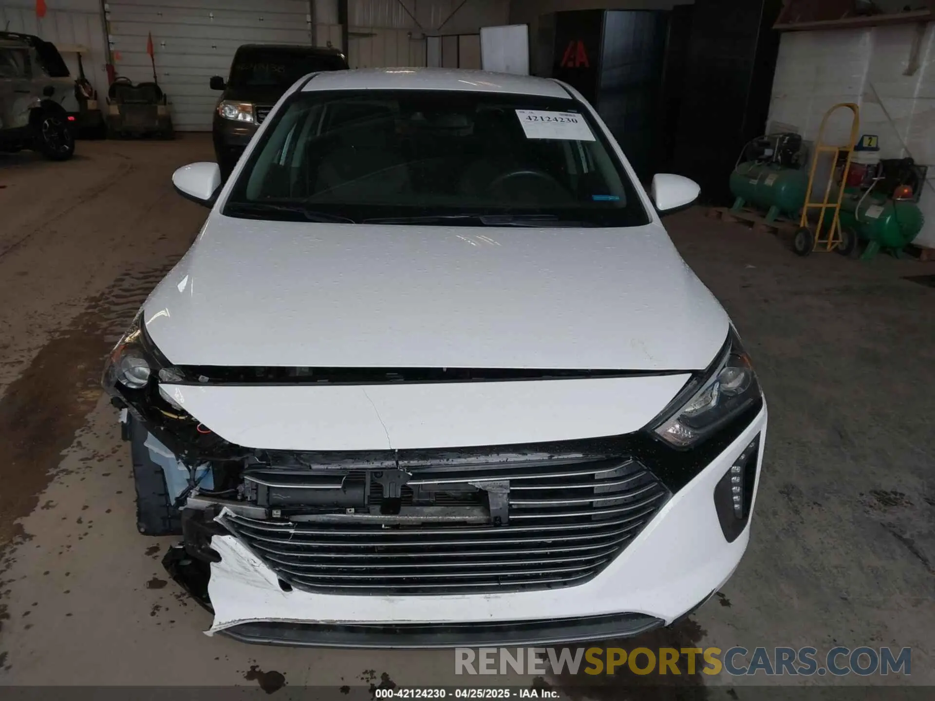 12 Photograph of a damaged car KMHC75LC5KU111145 HYUNDAI IONIQ HYBRID 2019