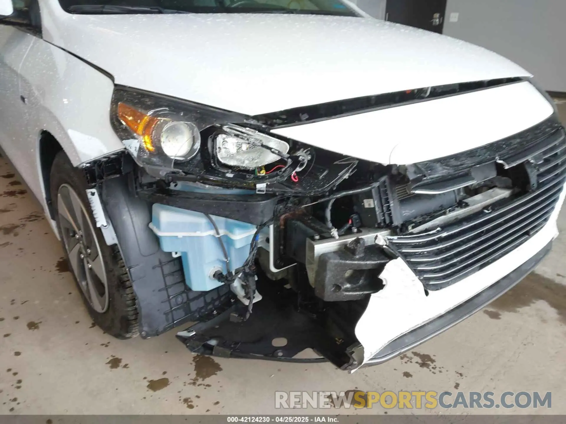 6 Photograph of a damaged car KMHC75LC5KU111145 HYUNDAI IONIQ HYBRID 2019