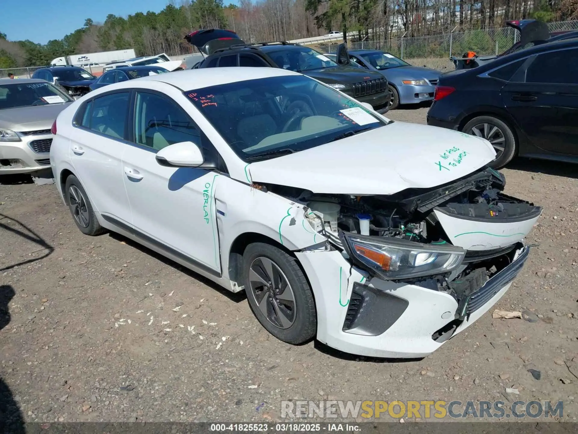 1 Photograph of a damaged car KMHC75LC7KU118324 HYUNDAI IONIQ HYBRID 2019