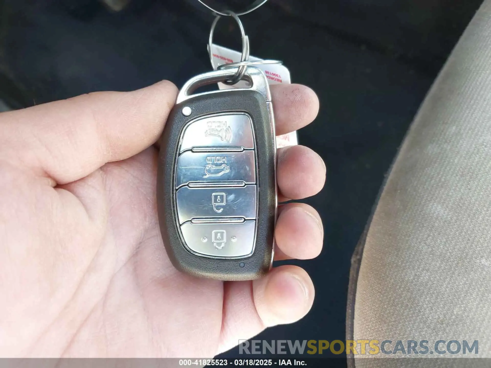 11 Photograph of a damaged car KMHC75LC7KU118324 HYUNDAI IONIQ HYBRID 2019
