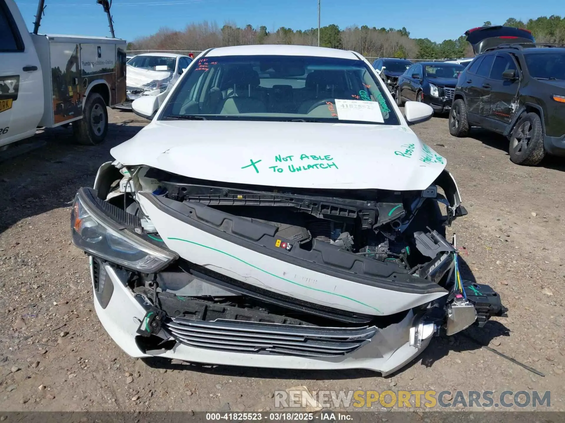 12 Photograph of a damaged car KMHC75LC7KU118324 HYUNDAI IONIQ HYBRID 2019