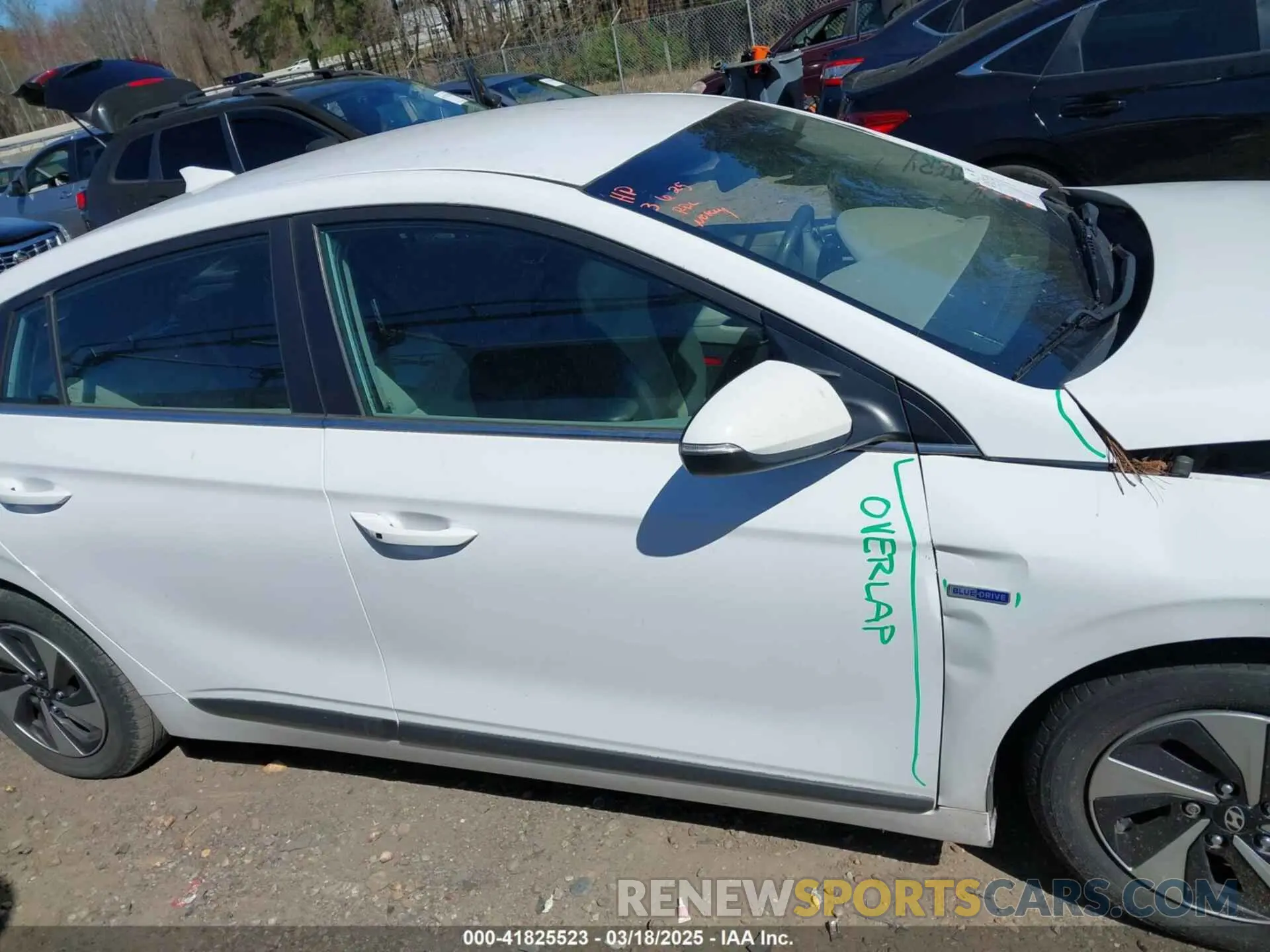 13 Photograph of a damaged car KMHC75LC7KU118324 HYUNDAI IONIQ HYBRID 2019