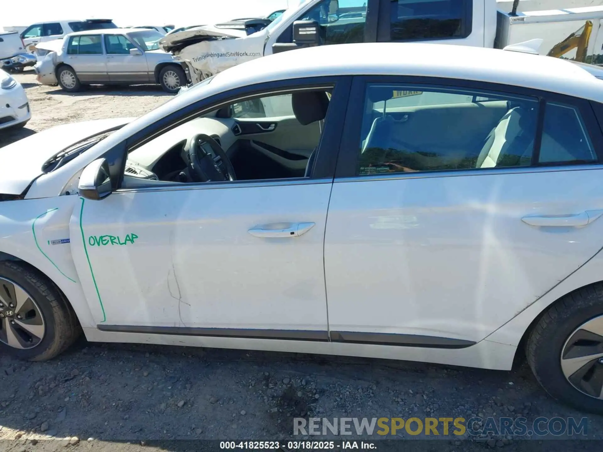 14 Photograph of a damaged car KMHC75LC7KU118324 HYUNDAI IONIQ HYBRID 2019