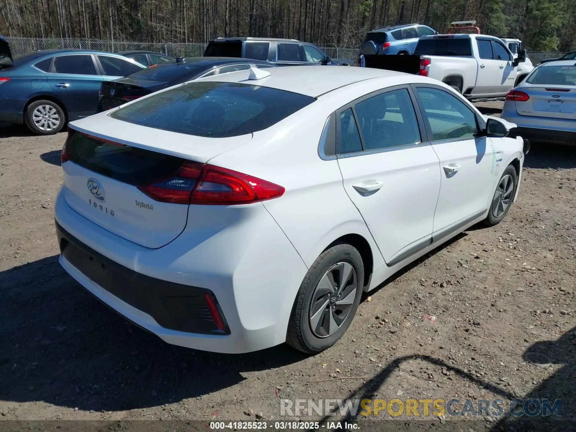 4 Photograph of a damaged car KMHC75LC7KU118324 HYUNDAI IONIQ HYBRID 2019