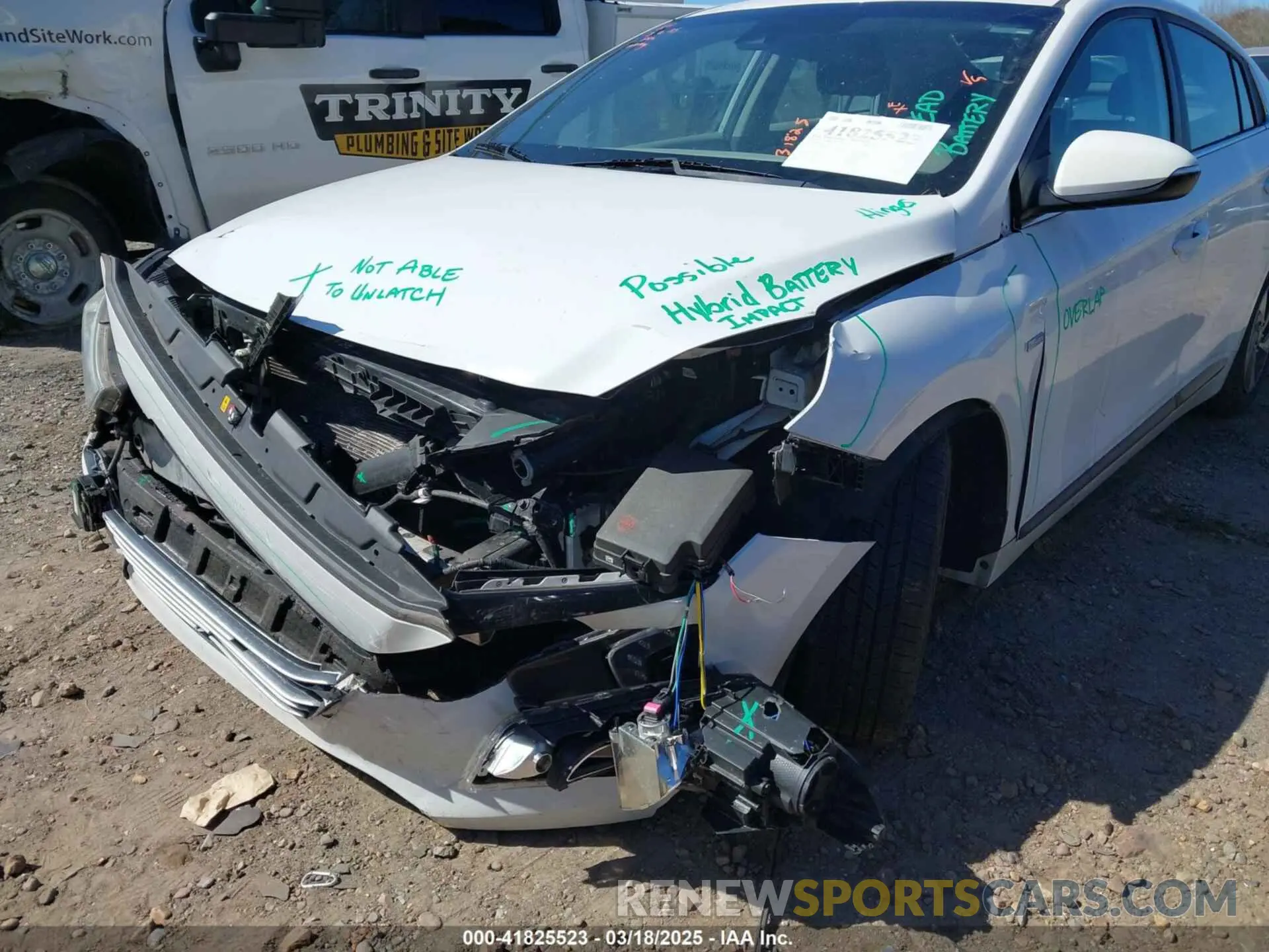 6 Photograph of a damaged car KMHC75LC7KU118324 HYUNDAI IONIQ HYBRID 2019