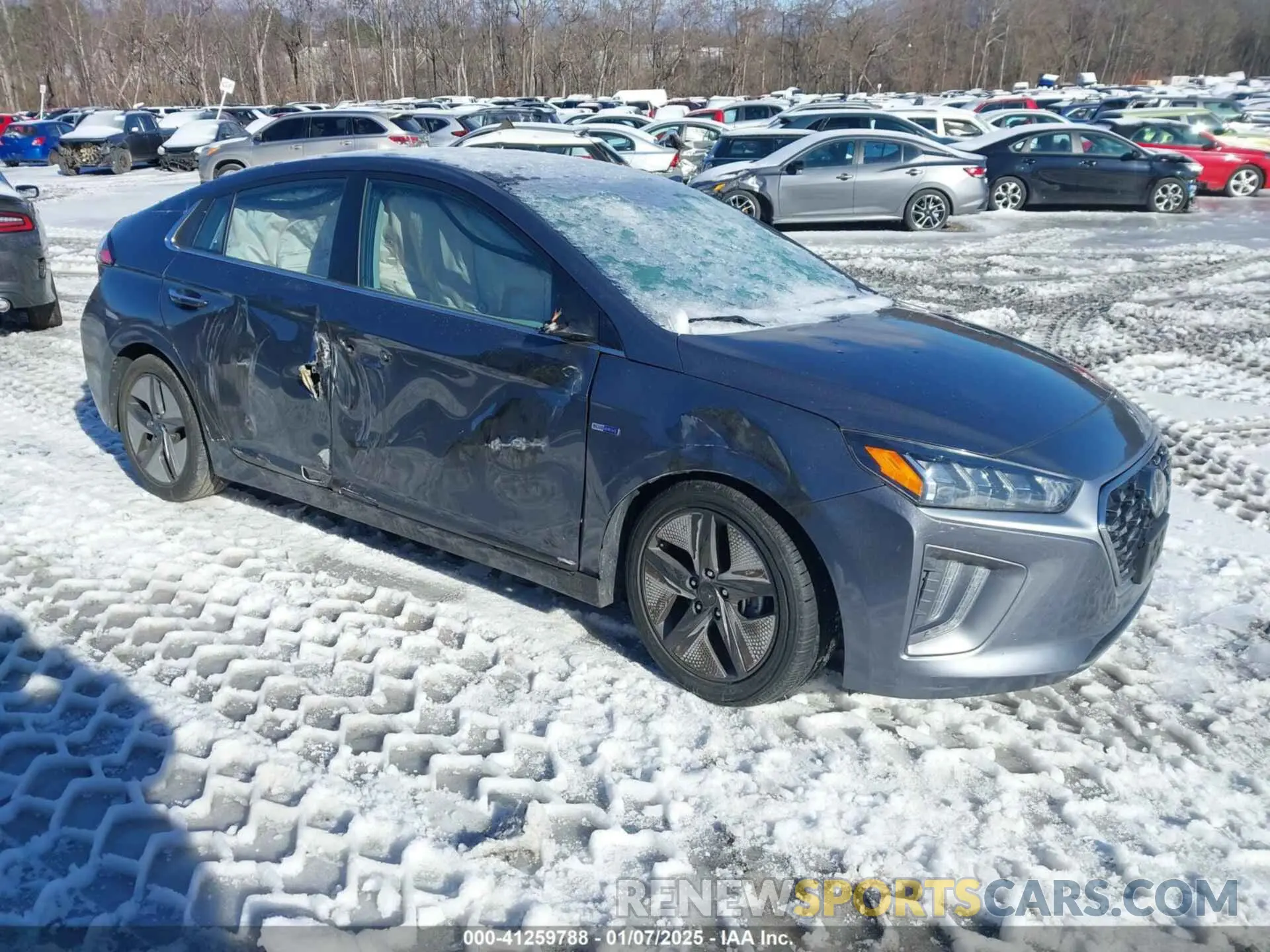 1 Photograph of a damaged car KMHC05LC0LU207948 HYUNDAI IONIQ HYBRID 2020