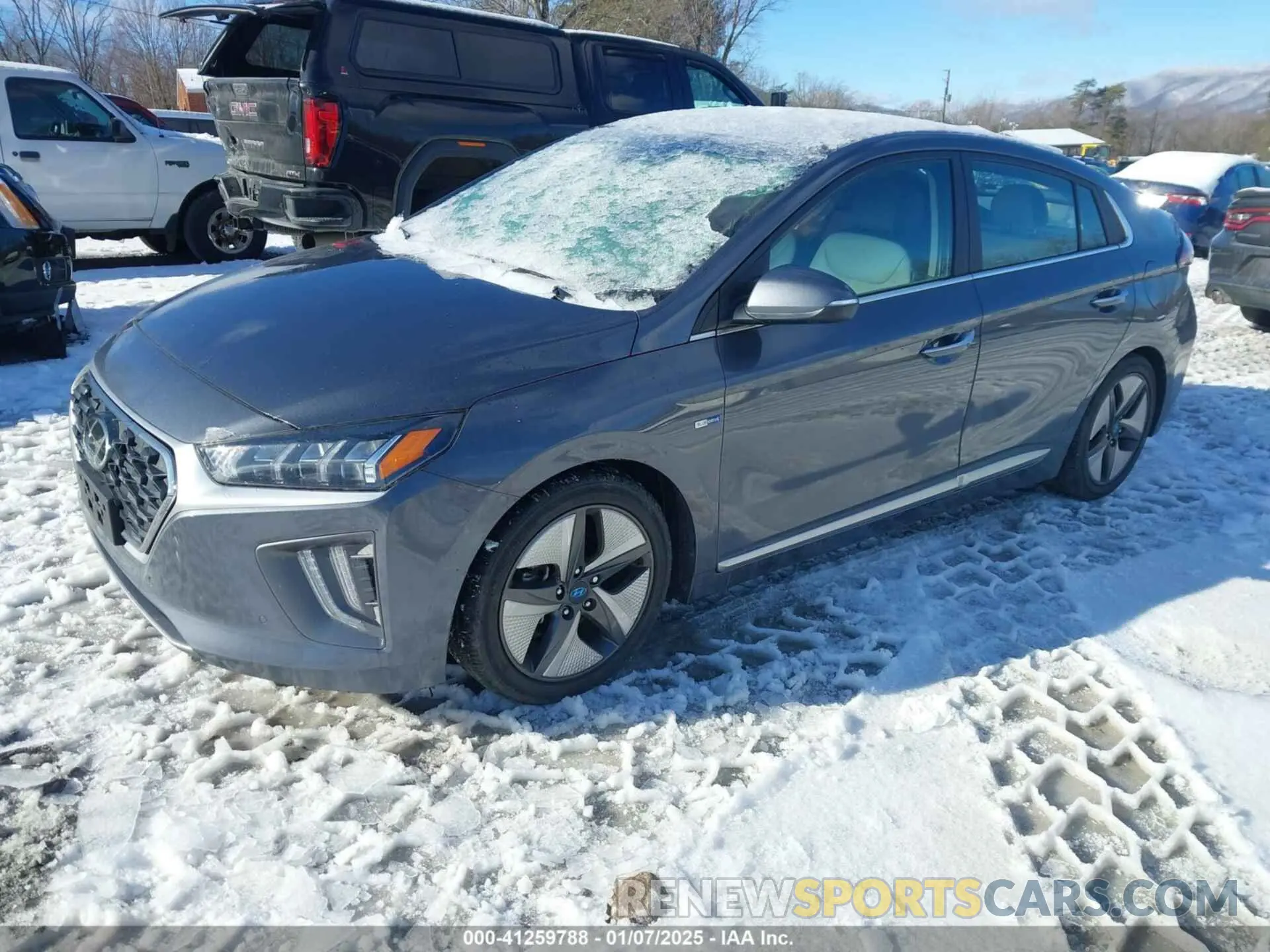 2 Photograph of a damaged car KMHC05LC0LU207948 HYUNDAI IONIQ HYBRID 2020
