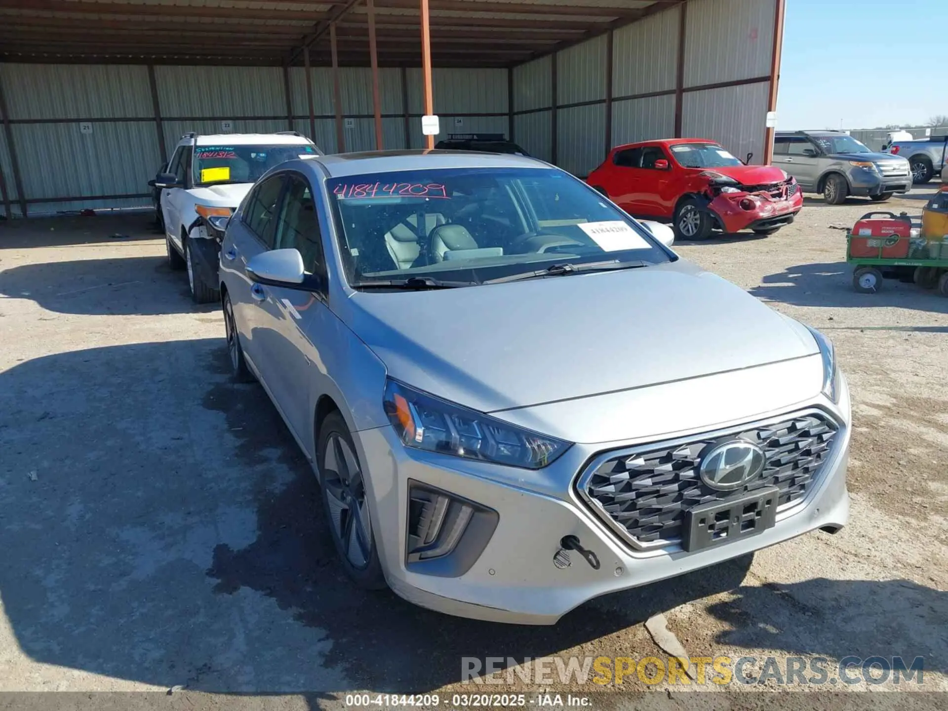 1 Photograph of a damaged car KMHC05LC1LU241784 HYUNDAI IONIQ HYBRID 2020