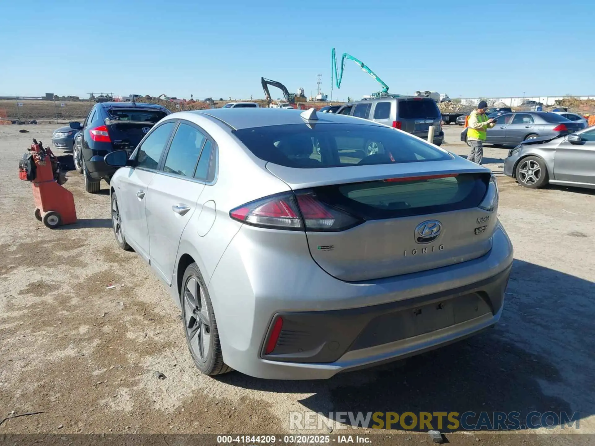 3 Photograph of a damaged car KMHC05LC1LU241784 HYUNDAI IONIQ HYBRID 2020