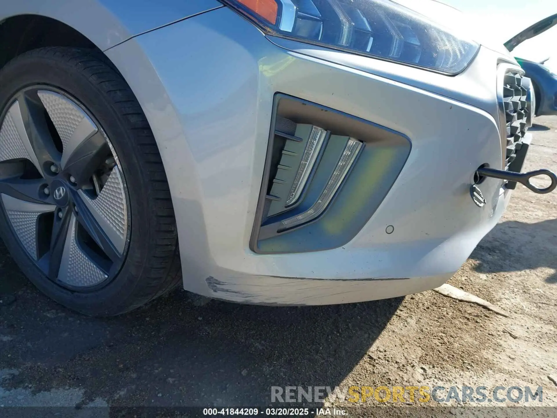 6 Photograph of a damaged car KMHC05LC1LU241784 HYUNDAI IONIQ HYBRID 2020