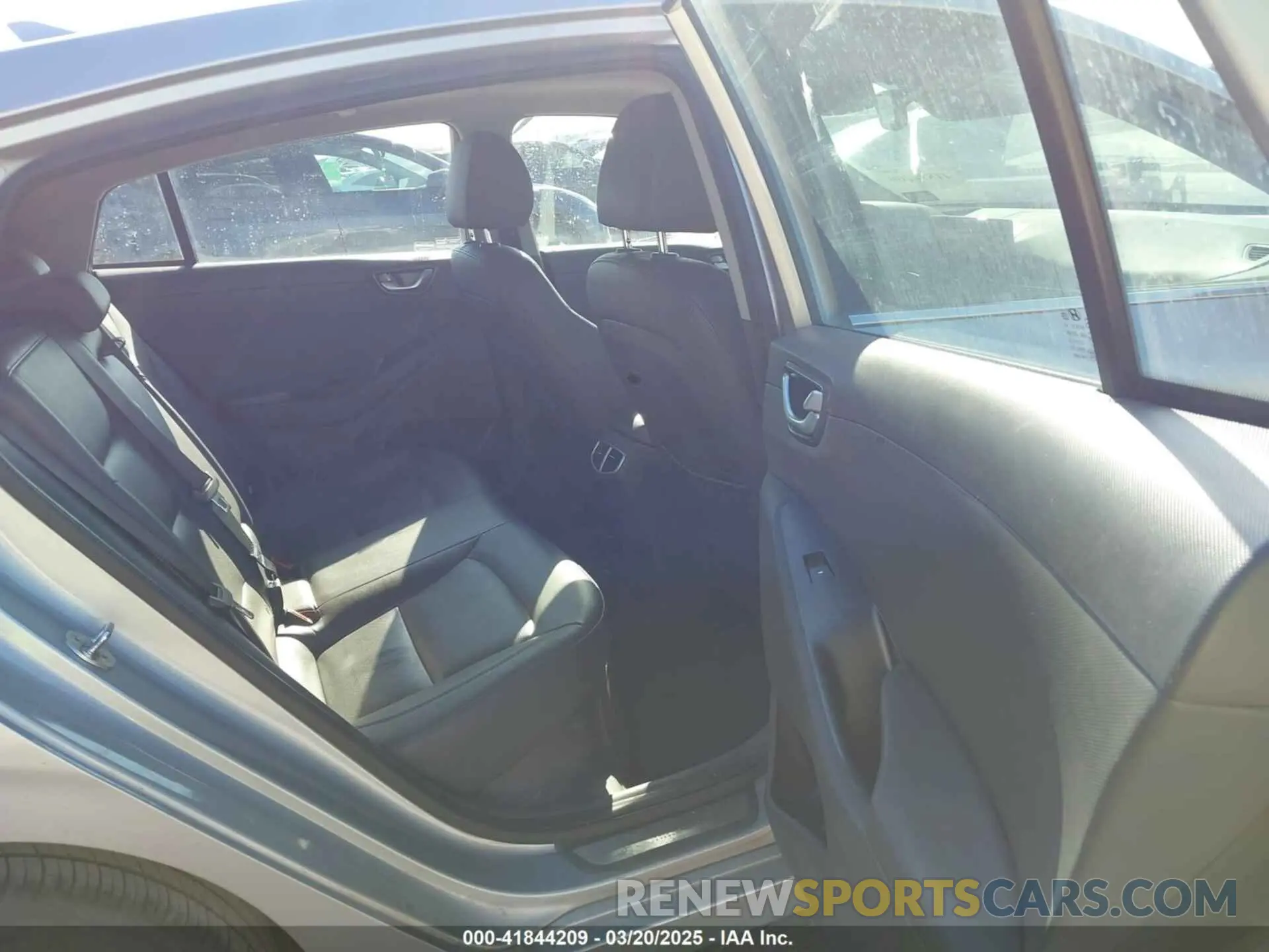 8 Photograph of a damaged car KMHC05LC1LU241784 HYUNDAI IONIQ HYBRID 2020