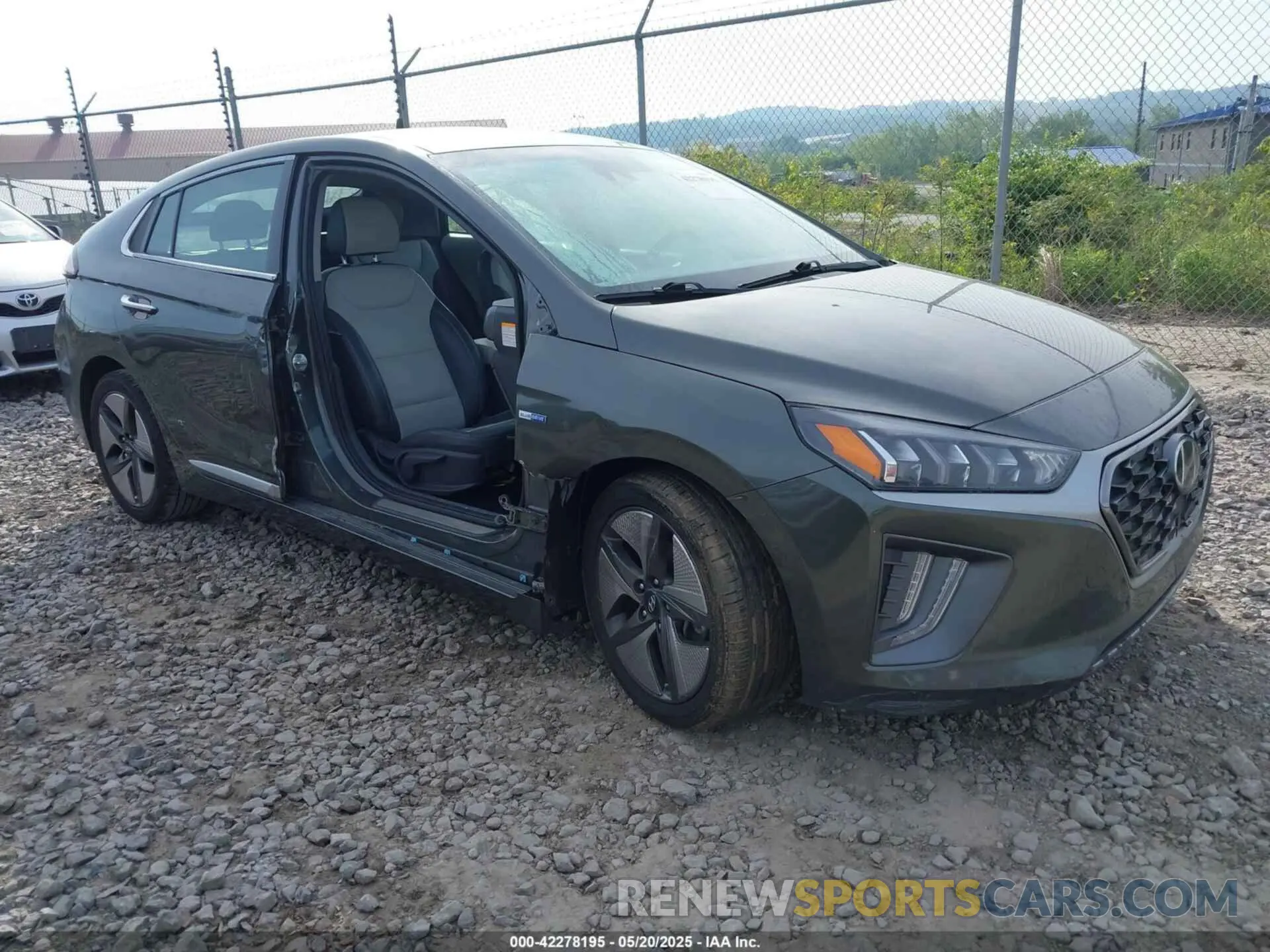 1 Photograph of a damaged car KMHC05LC7LU241773 HYUNDAI IONIQ HYBRID 2020