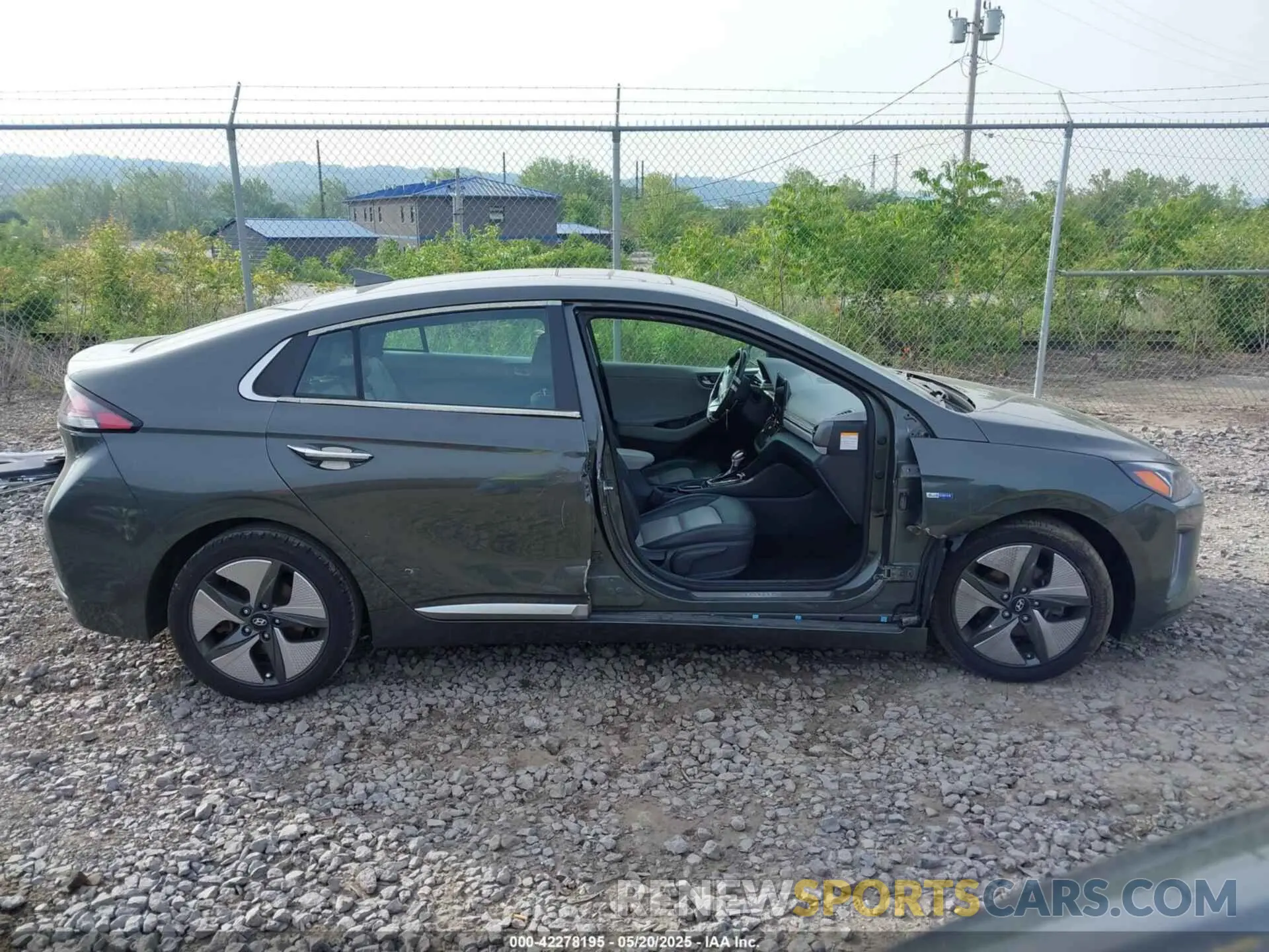 13 Photograph of a damaged car KMHC05LC7LU241773 HYUNDAI IONIQ HYBRID 2020
