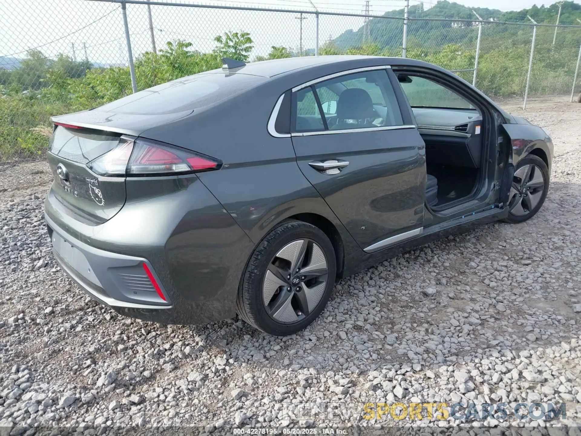 4 Photograph of a damaged car KMHC05LC7LU241773 HYUNDAI IONIQ HYBRID 2020