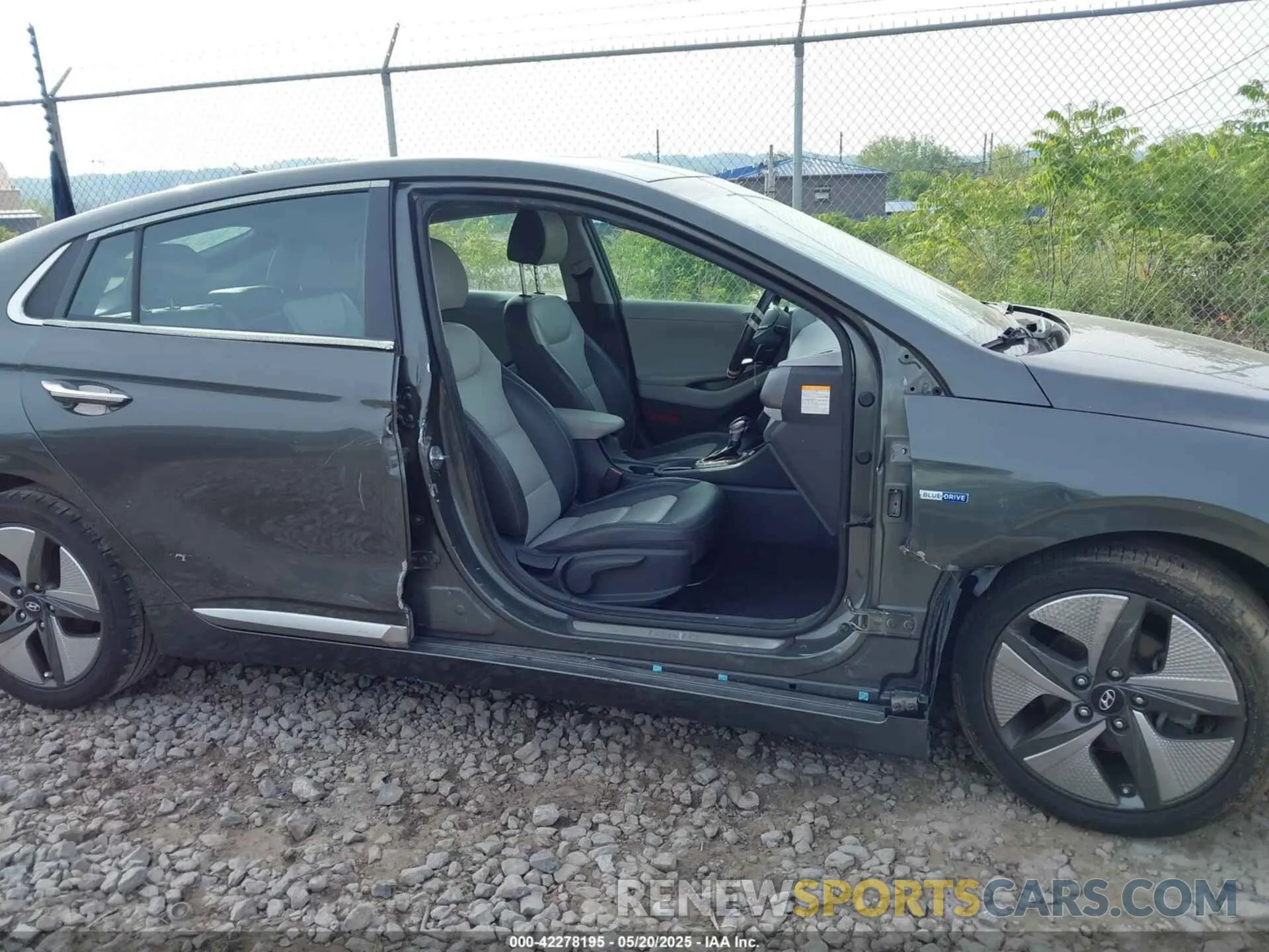 6 Photograph of a damaged car KMHC05LC7LU241773 HYUNDAI IONIQ HYBRID 2020