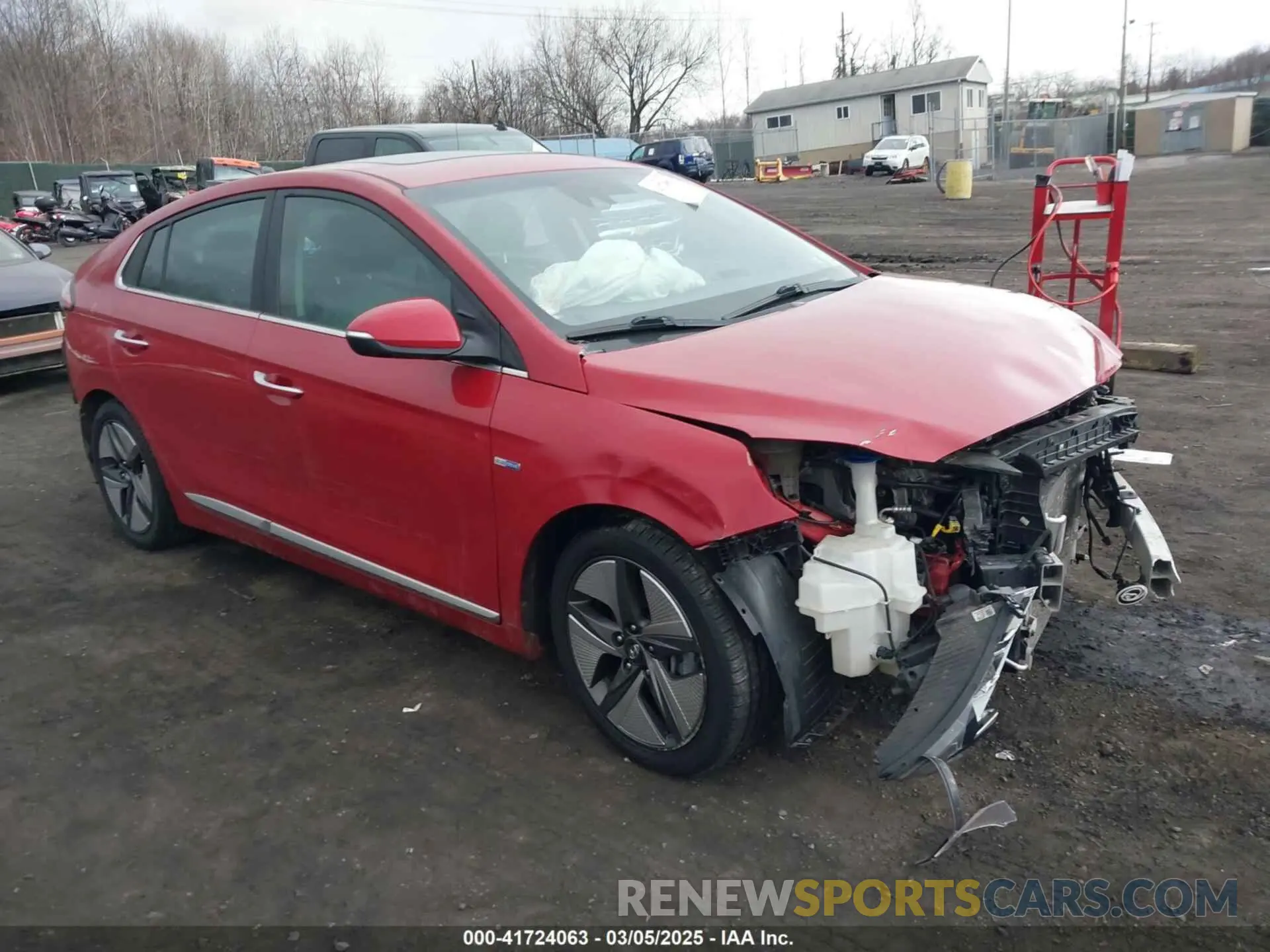 1 Photograph of a damaged car KMHC05LC7LU242468 HYUNDAI IONIQ HYBRID 2020