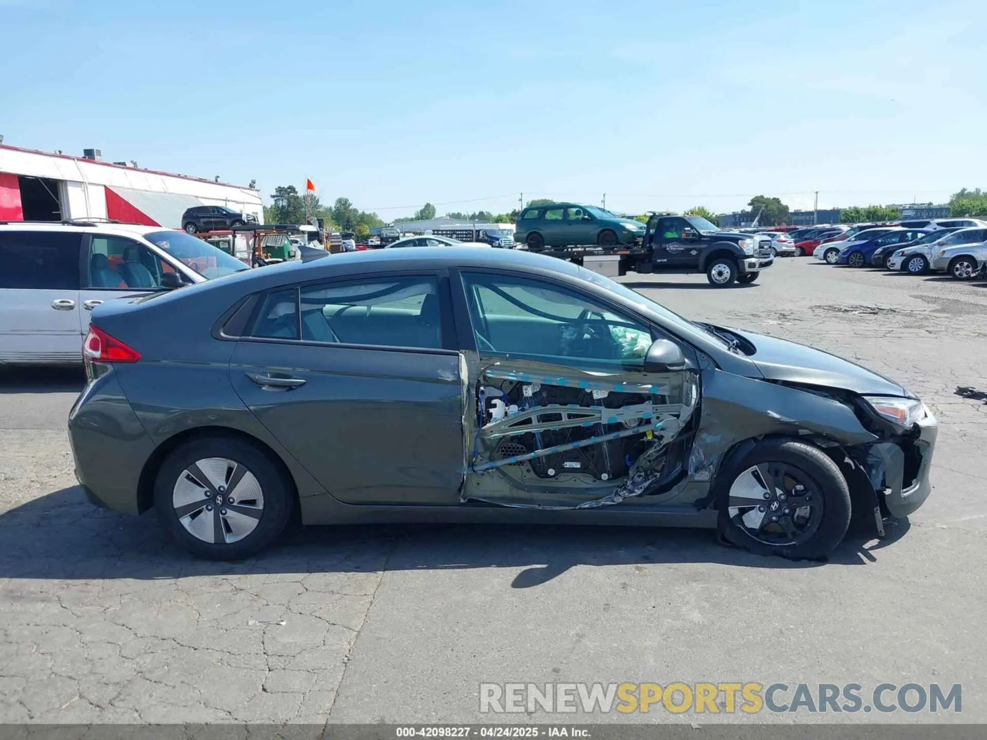 12 Photograph of a damaged car KMHC65LC0LU235313 HYUNDAI IONIQ HYBRID 2020