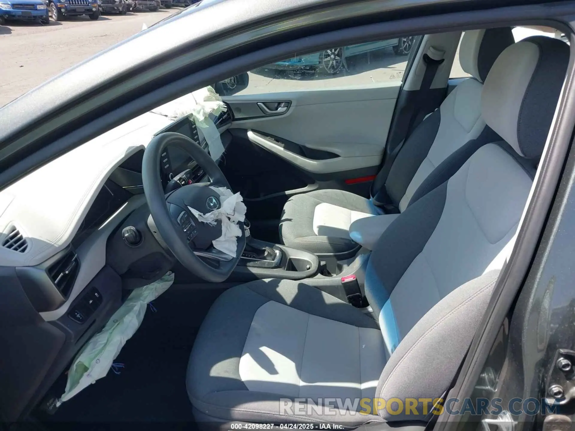 5 Photograph of a damaged car KMHC65LC0LU235313 HYUNDAI IONIQ HYBRID 2020