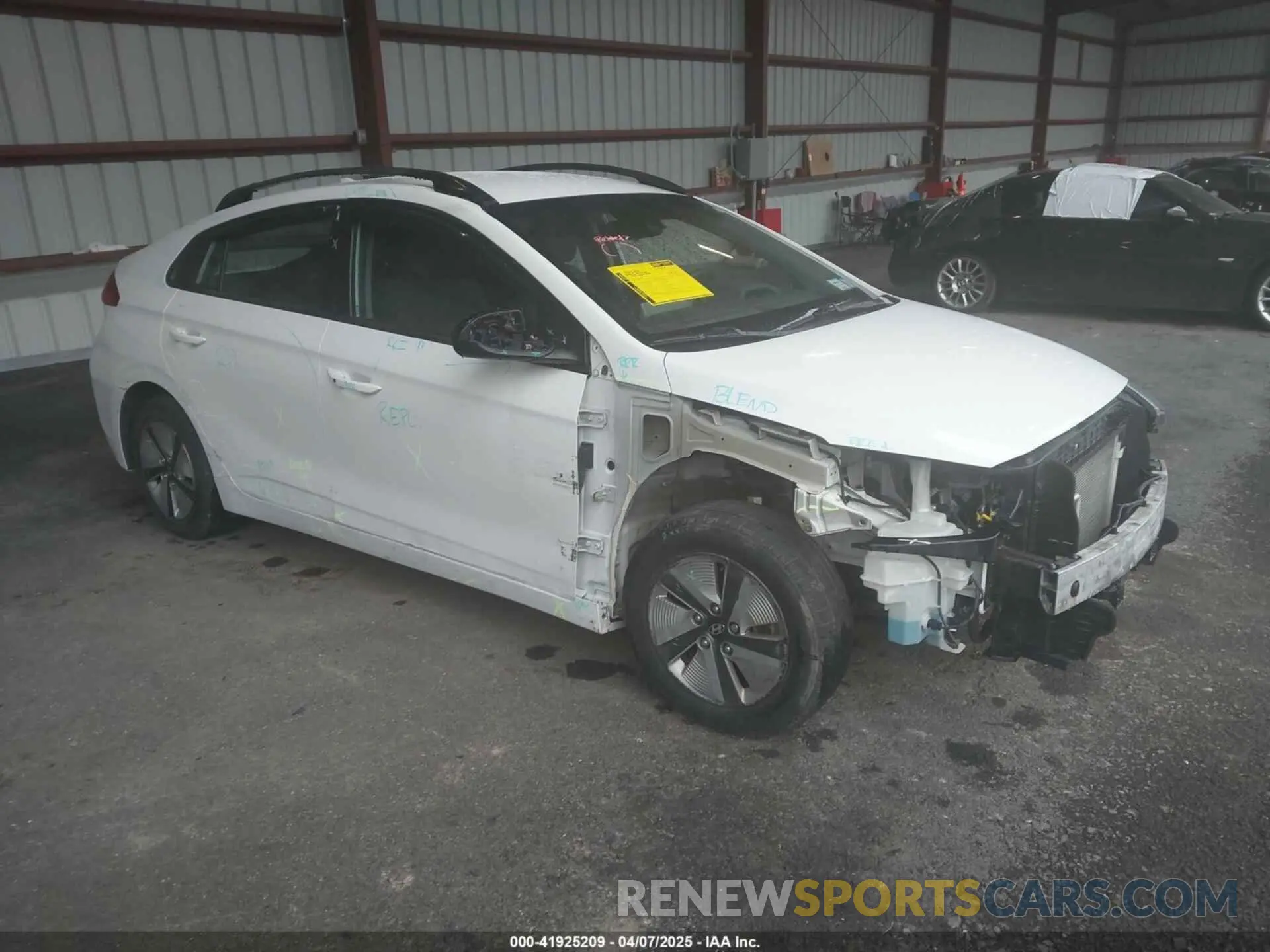 1 Photograph of a damaged car KMHC65LC2LU214785 HYUNDAI IONIQ HYBRID 2020