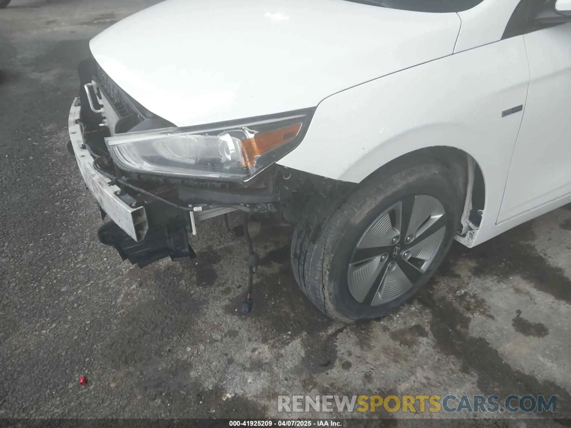 18 Photograph of a damaged car KMHC65LC2LU214785 HYUNDAI IONIQ HYBRID 2020